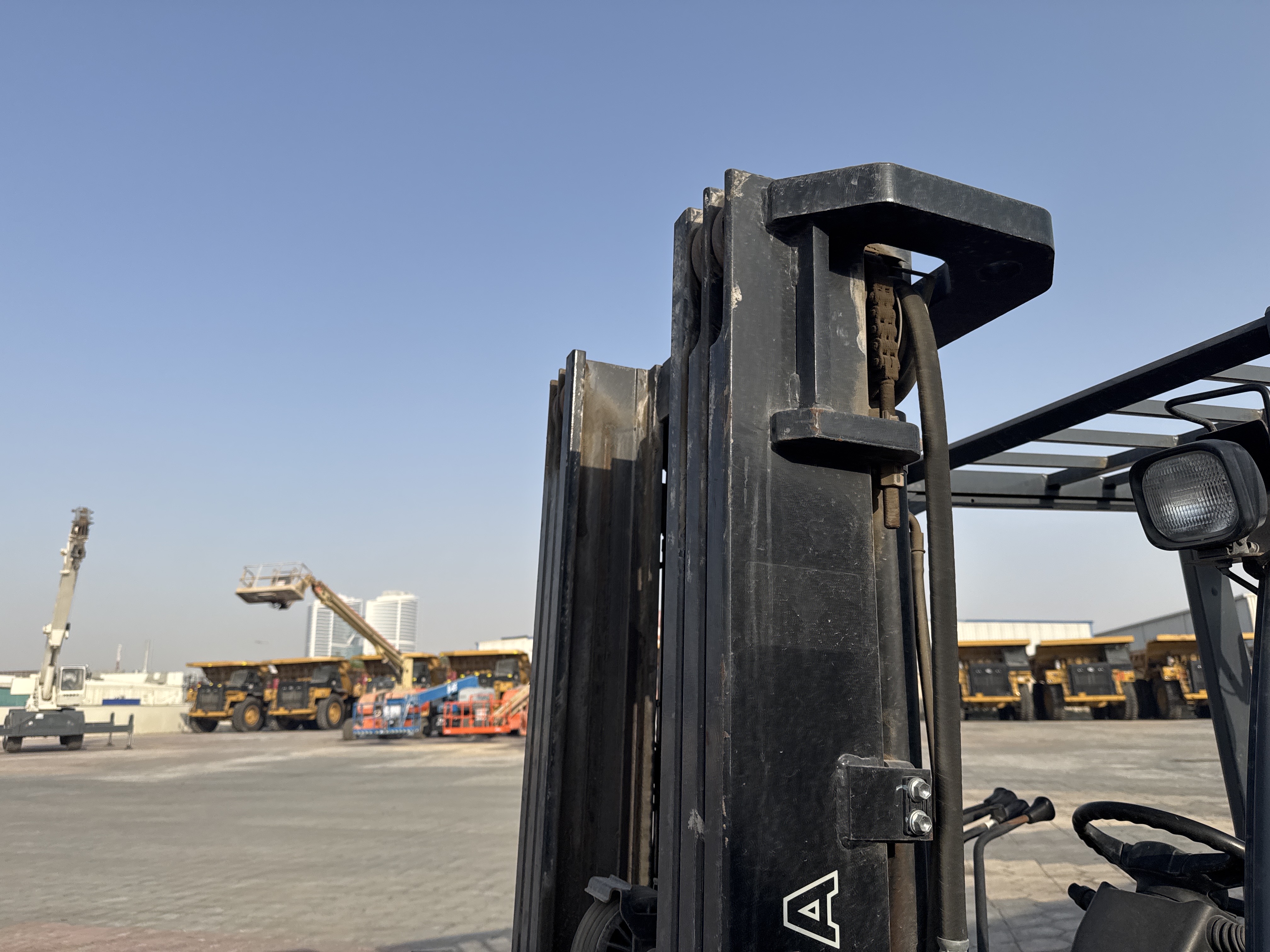 FLM-004-Toyota-8FDU25-Forklifts-inspection-Chassis-Mast-1
