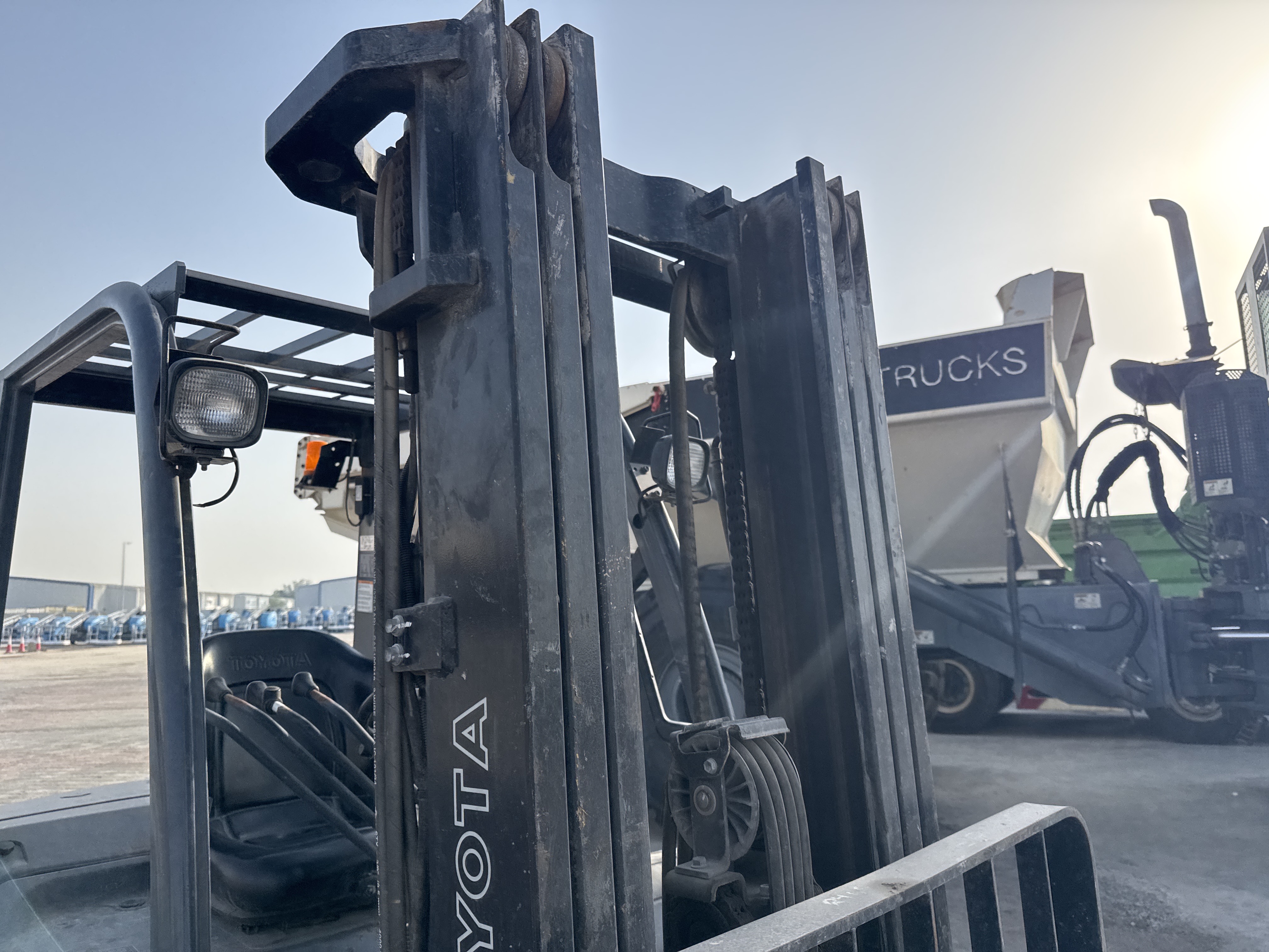 FLM-004-Toyota-8FDU25-Forklifts-inspection-Chassis-Mast-1