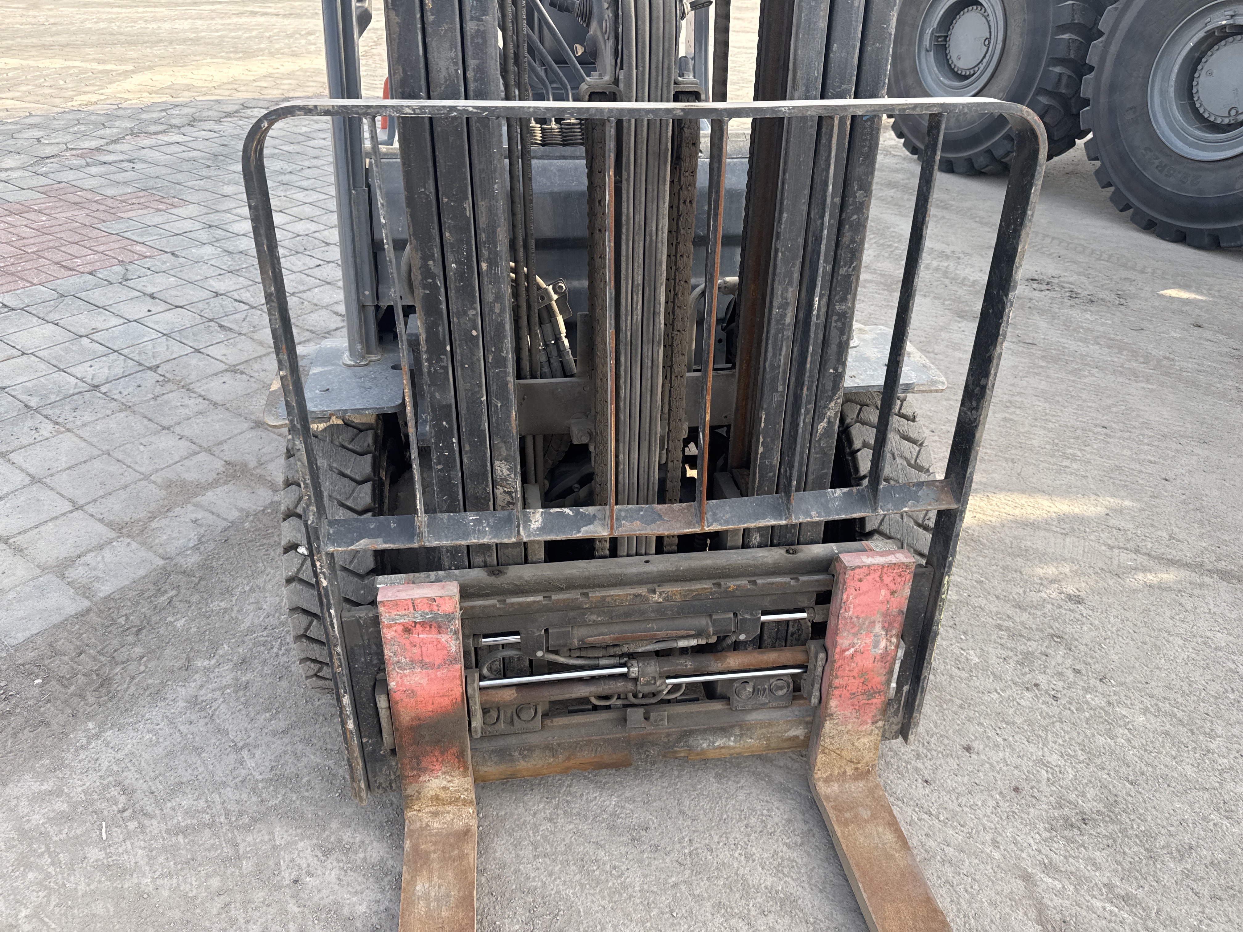 FLM-004-Toyota-8FDU25-Forklifts-inspection-Chassis-Carriage-1