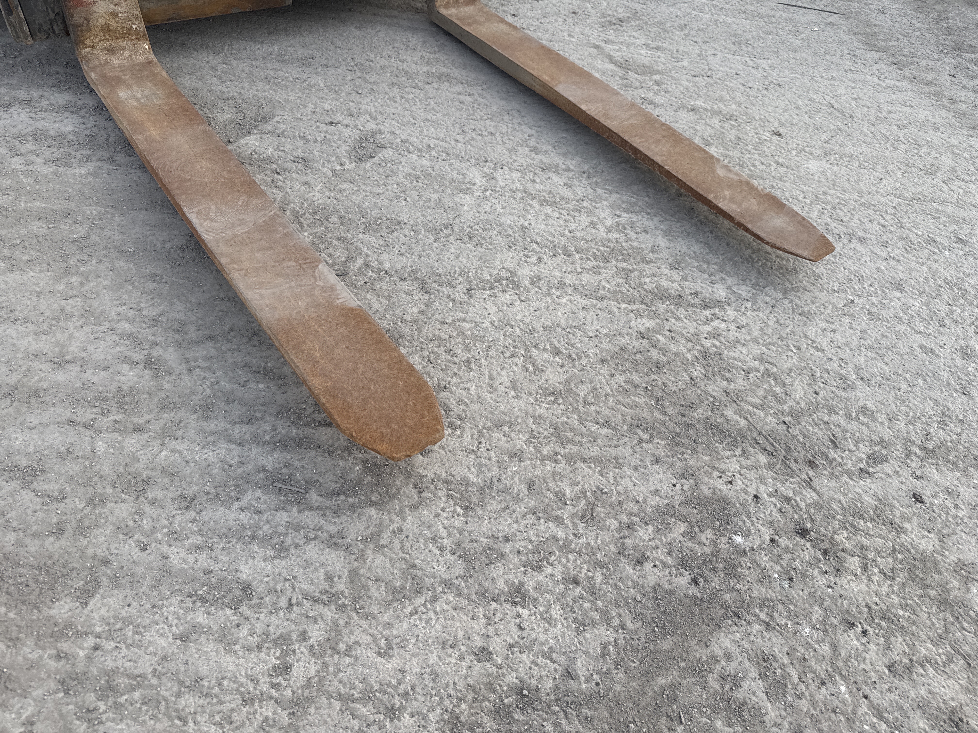 FLM-004-Toyota-8FDU25-Forklifts-inspection-Chassis-Forks-1
