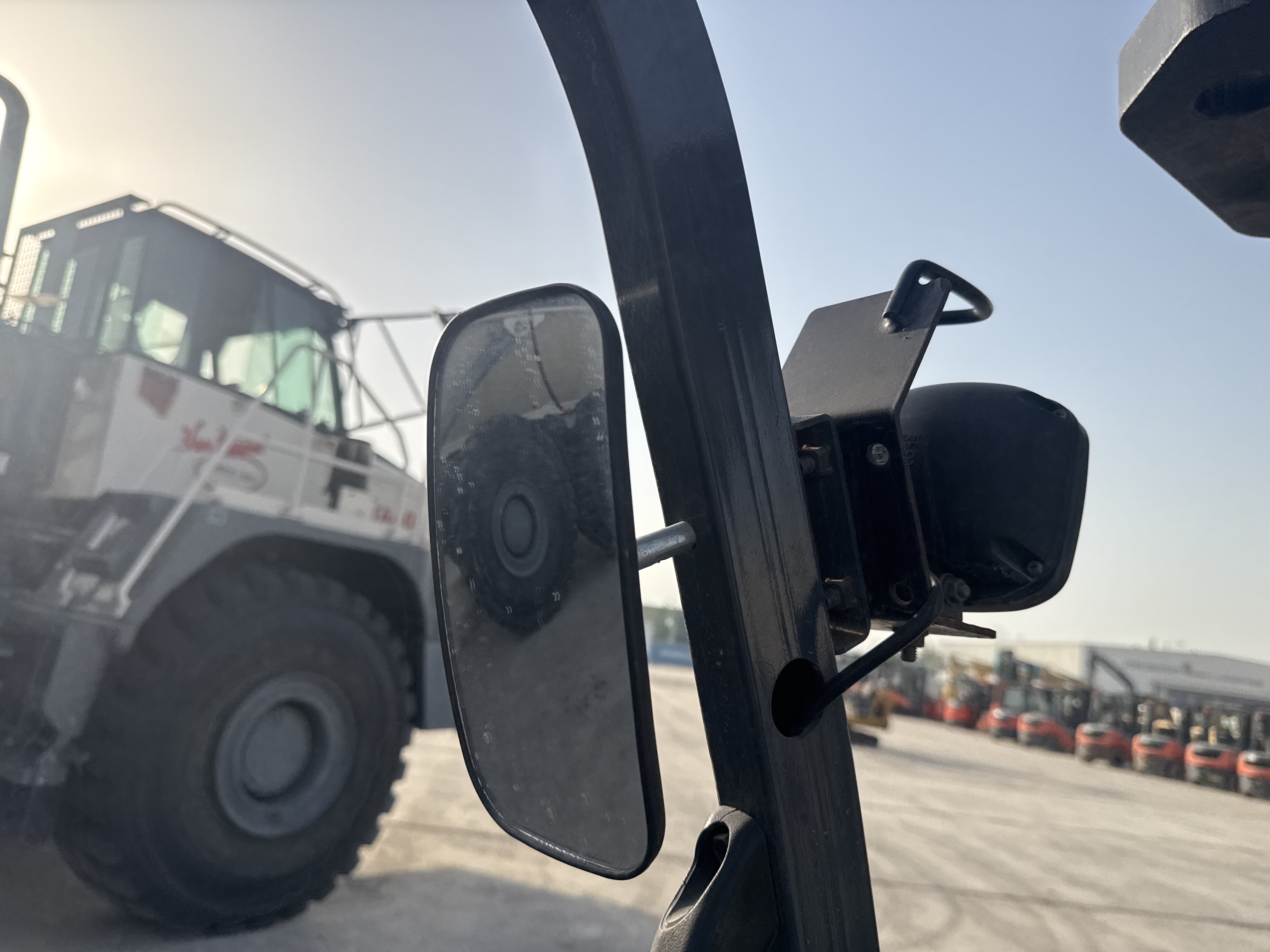 FLM-004-Toyota-8FDU25-Forklifts-inspection-Cabin-Mirrors-1