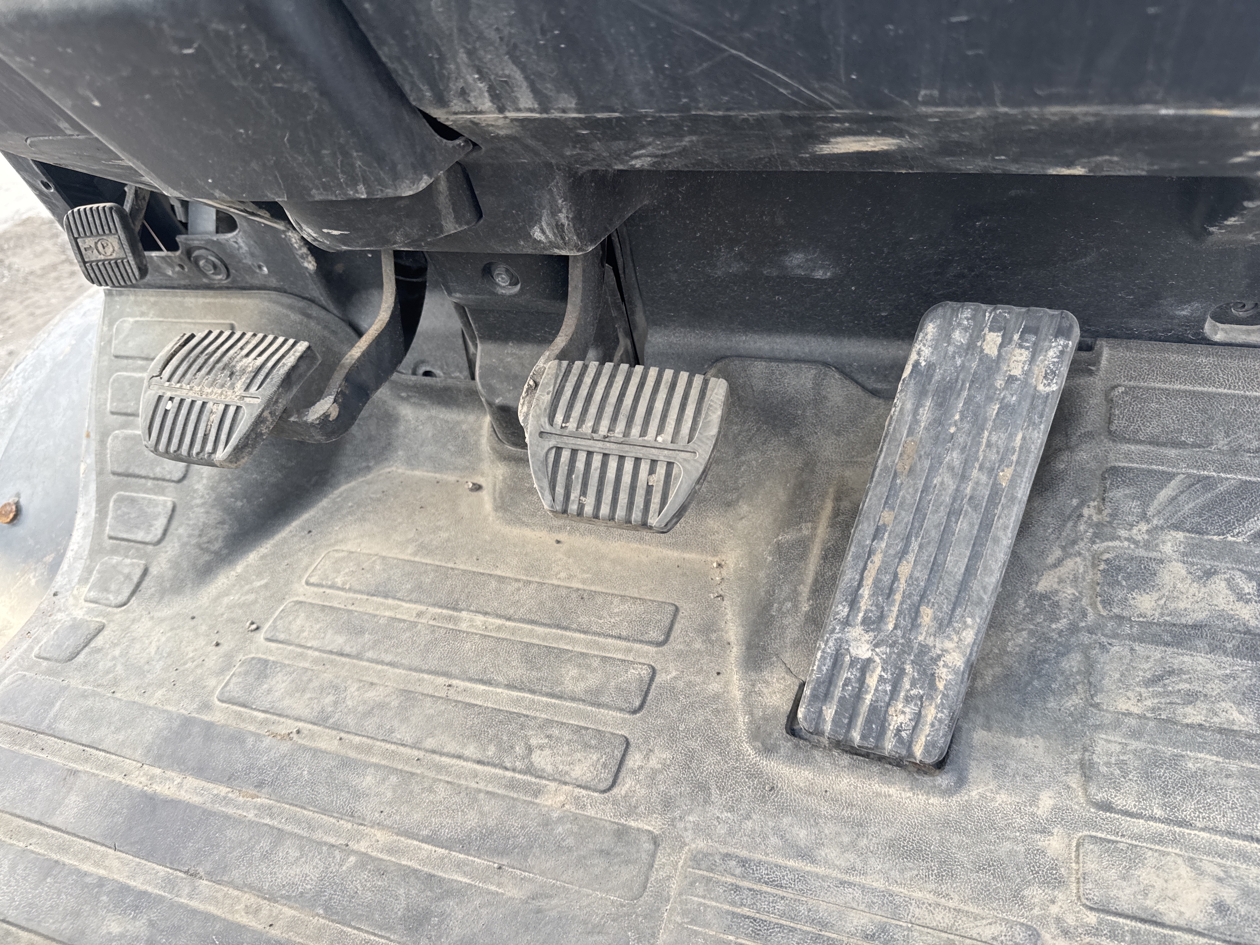 FLM-004-Toyota-8FDU25-Forklifts-inspection-Cabin-Pedals-1