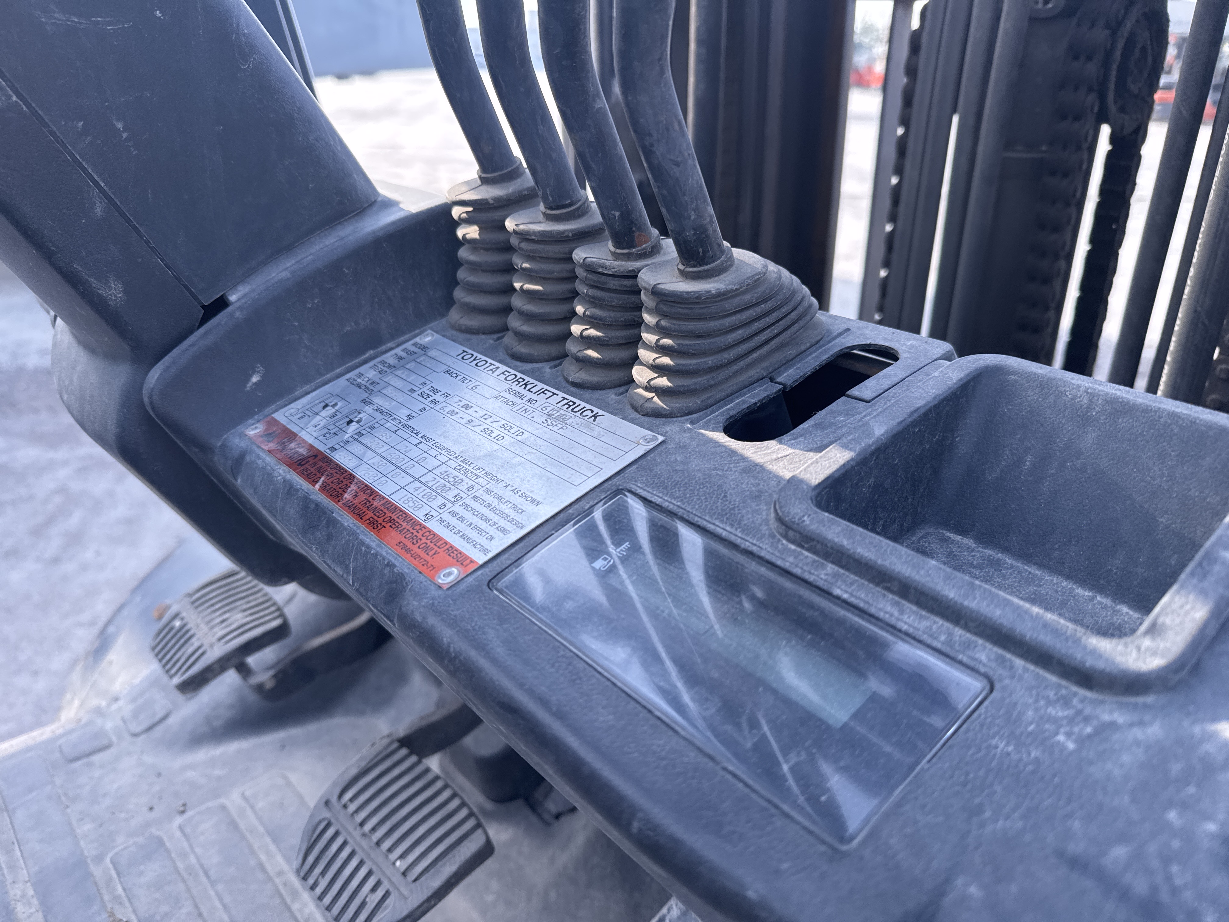 FLM-004-Toyota-8FDU25-Forklifts-inspection-Cabin-Instrument-cluster-1