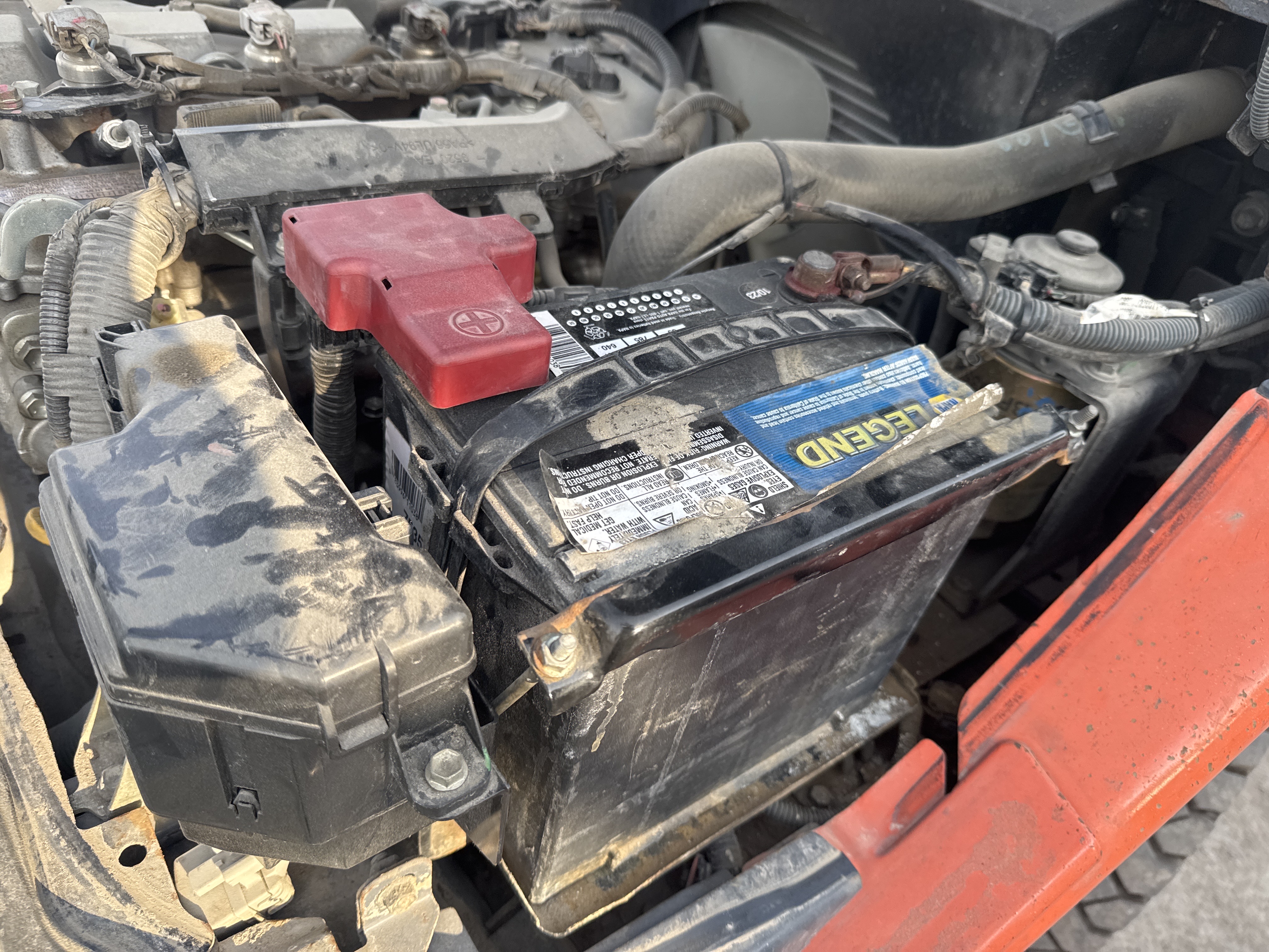 FLM-004-Toyota-8FDU25-Forklifts-inspection-Electronics-Battery-1