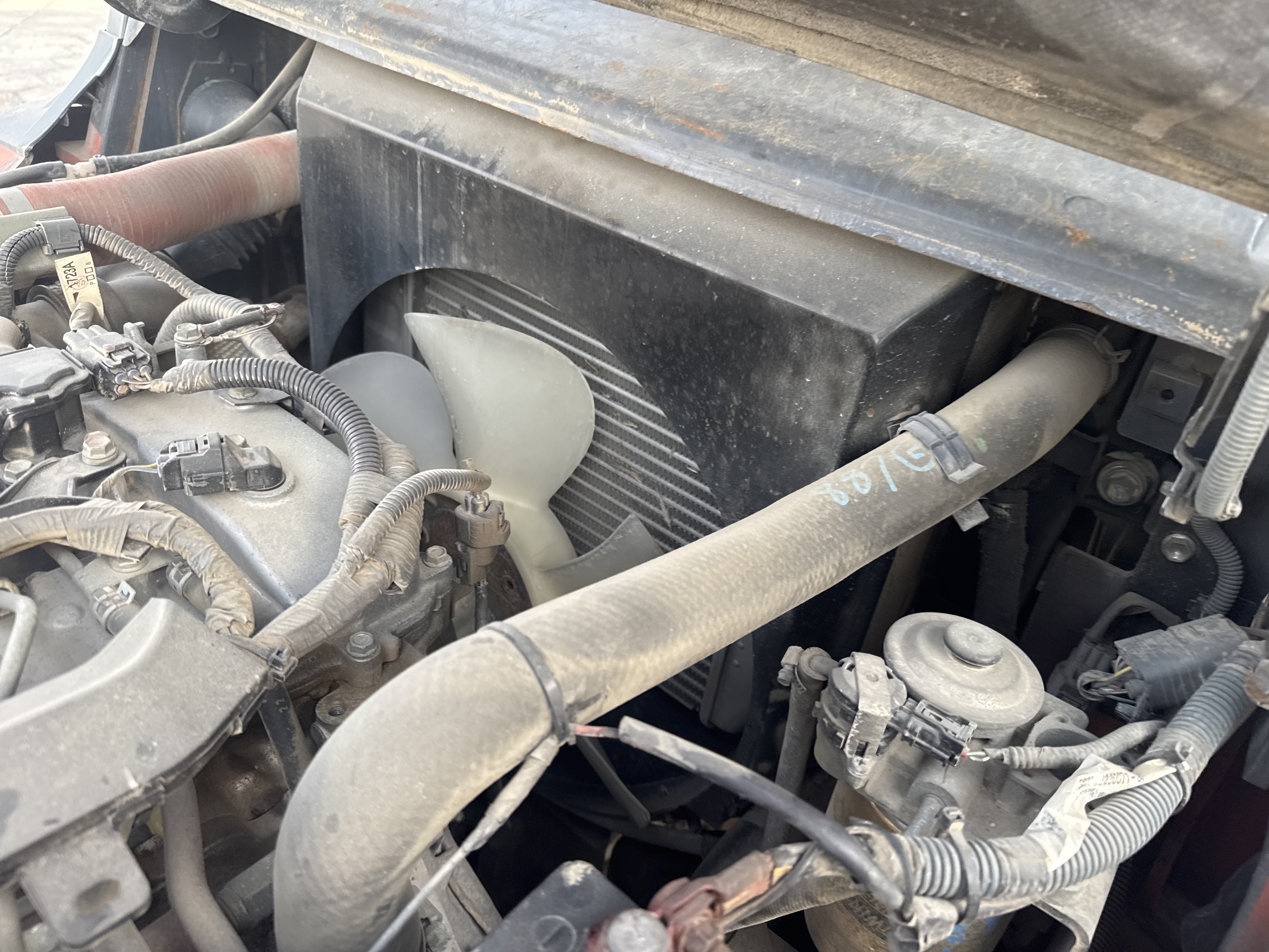 FLM-004-Toyota-8FDU25-Forklifts-inspection-Engine-Hoses-1