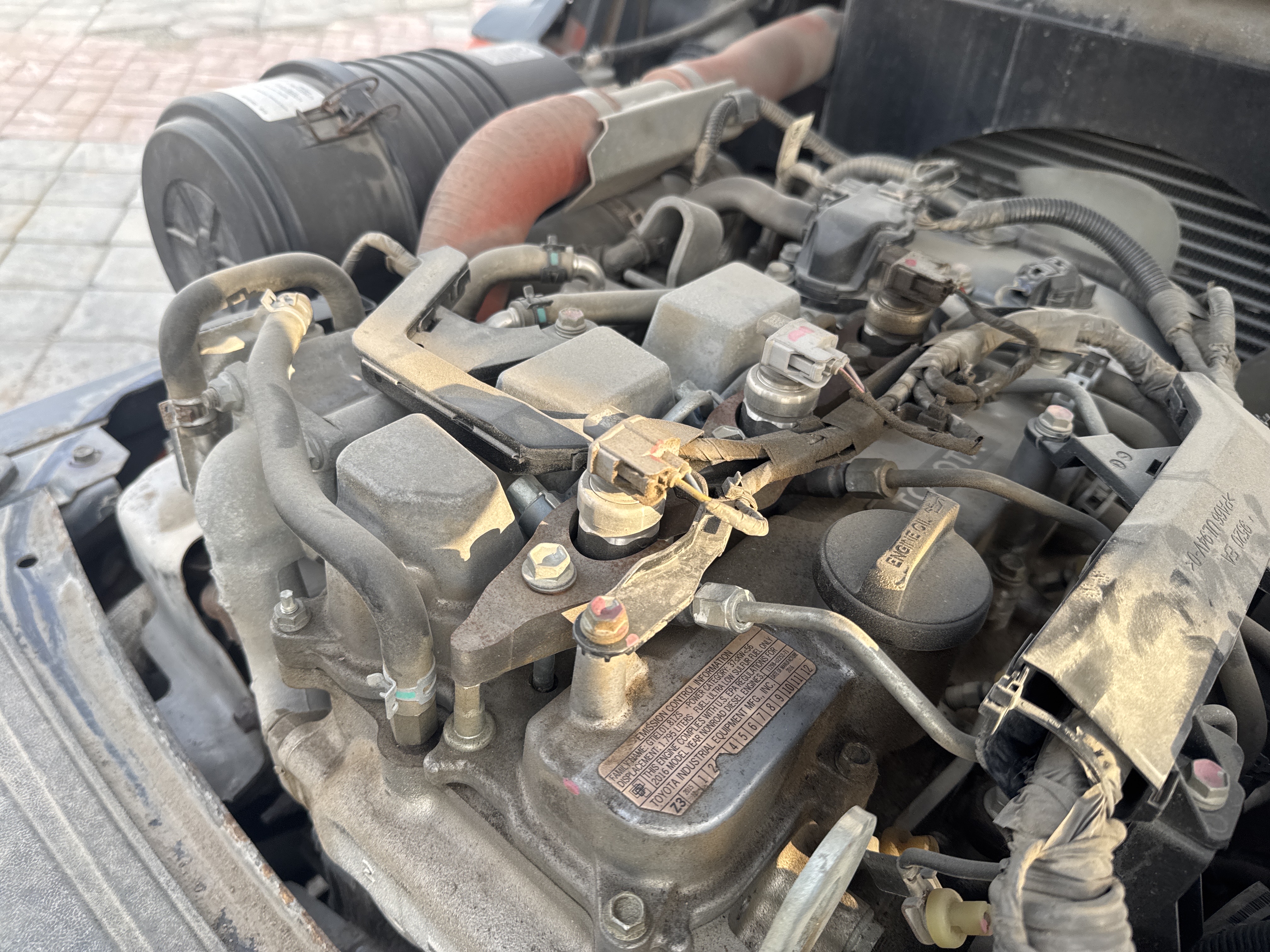 FLM-004-Toyota-8FDU25-Forklifts-inspection-Engine-Fuel-leaks-1