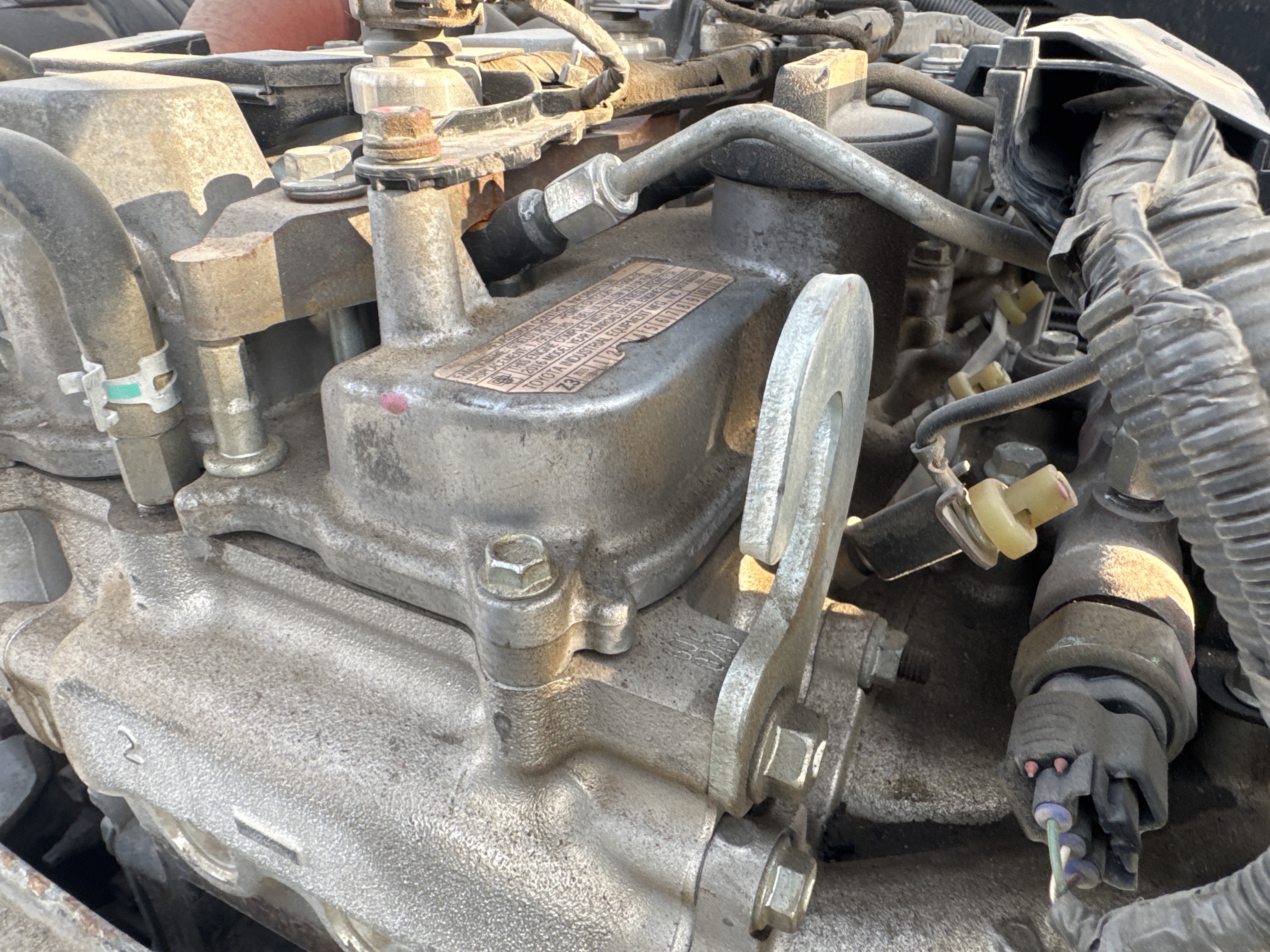 FLM-004-Toyota-8FDU25-Forklifts-inspection-Engine-Engine-oil-leaks-1