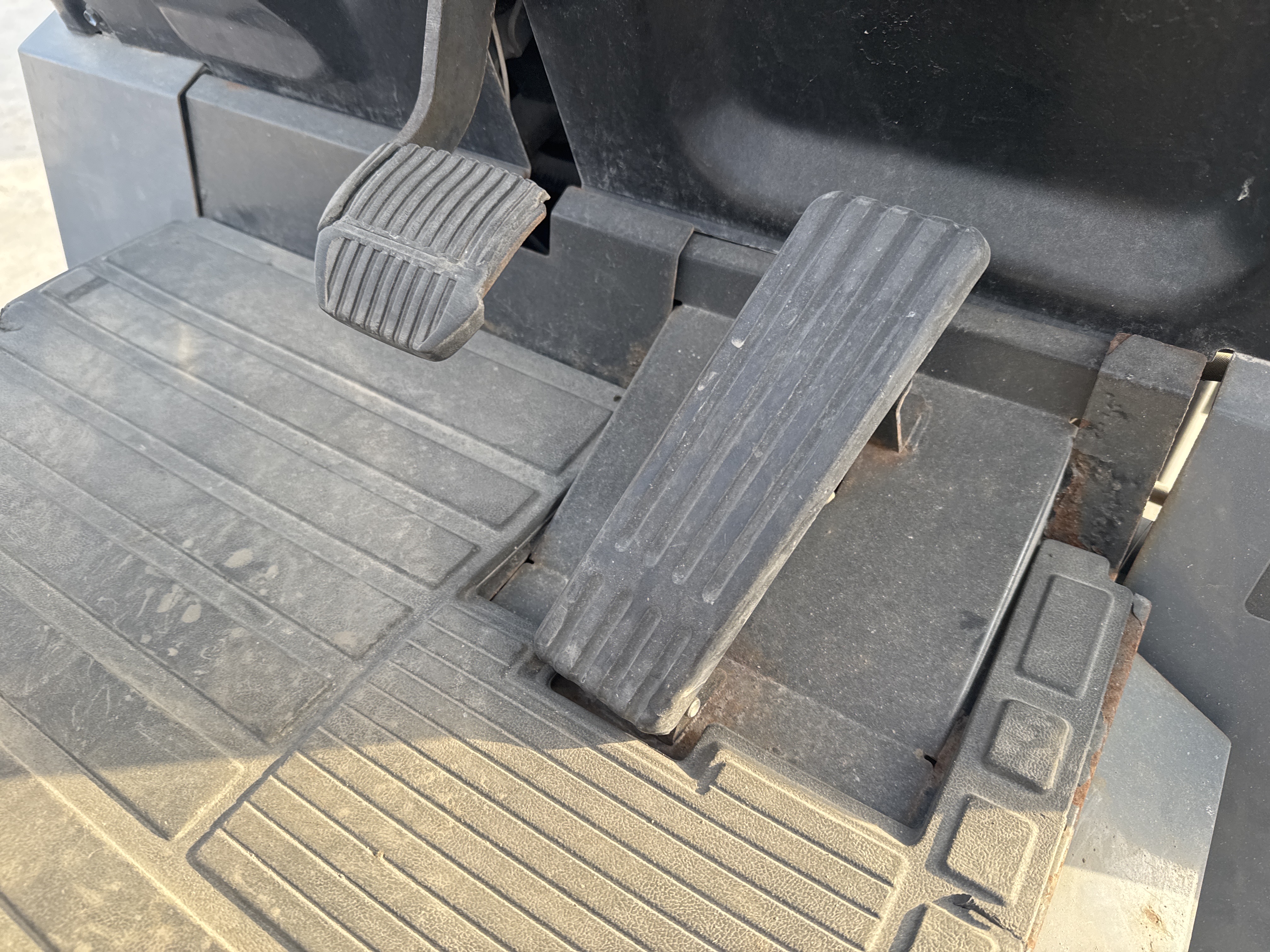 FLM-002-Toyota-8FBCU25-Forklifts-inspection-Cabin-Pedals-1