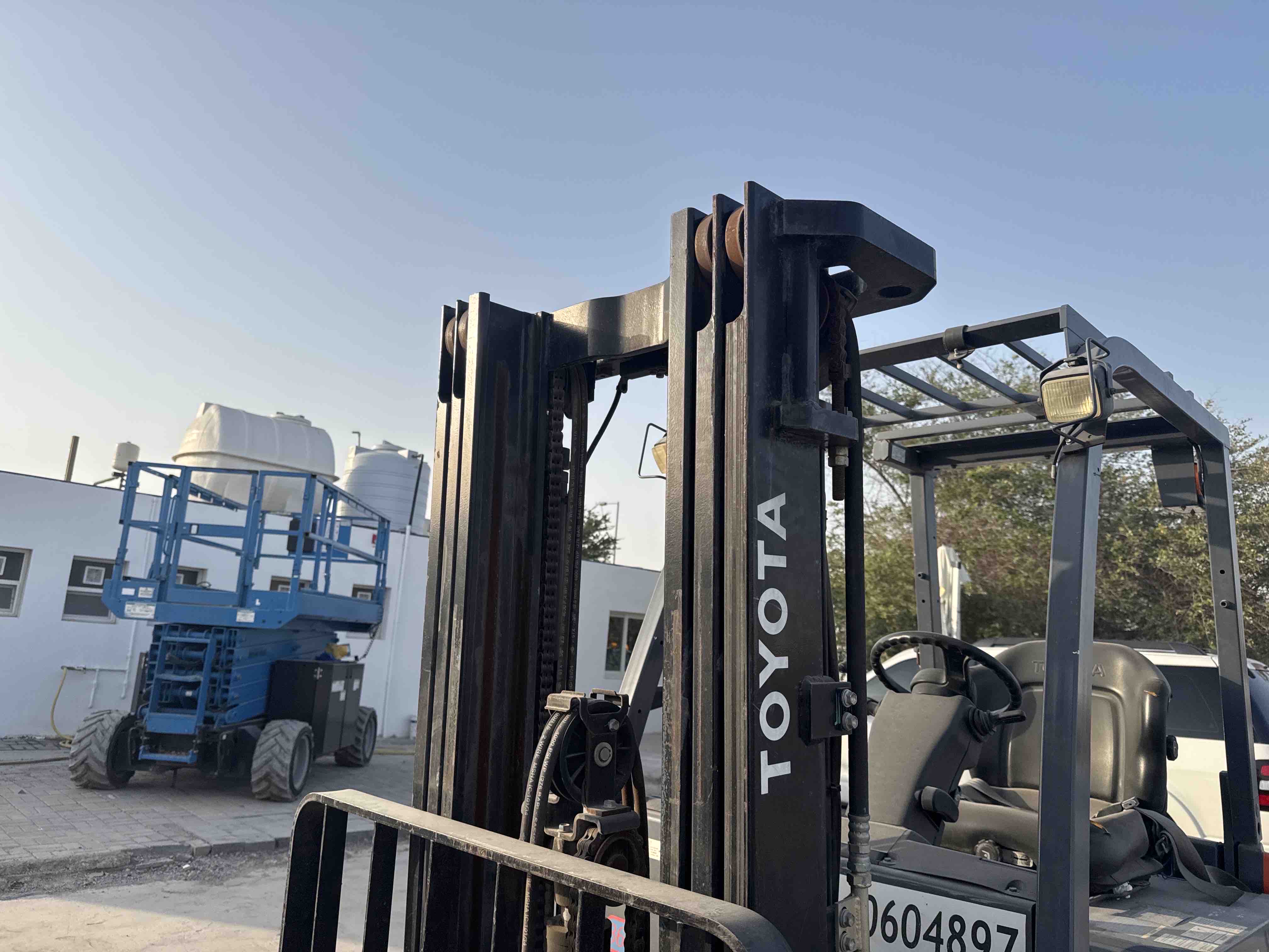 FLM-002-Toyota-8FBCU25-Forklifts-inspection-Chassis-Mast-1