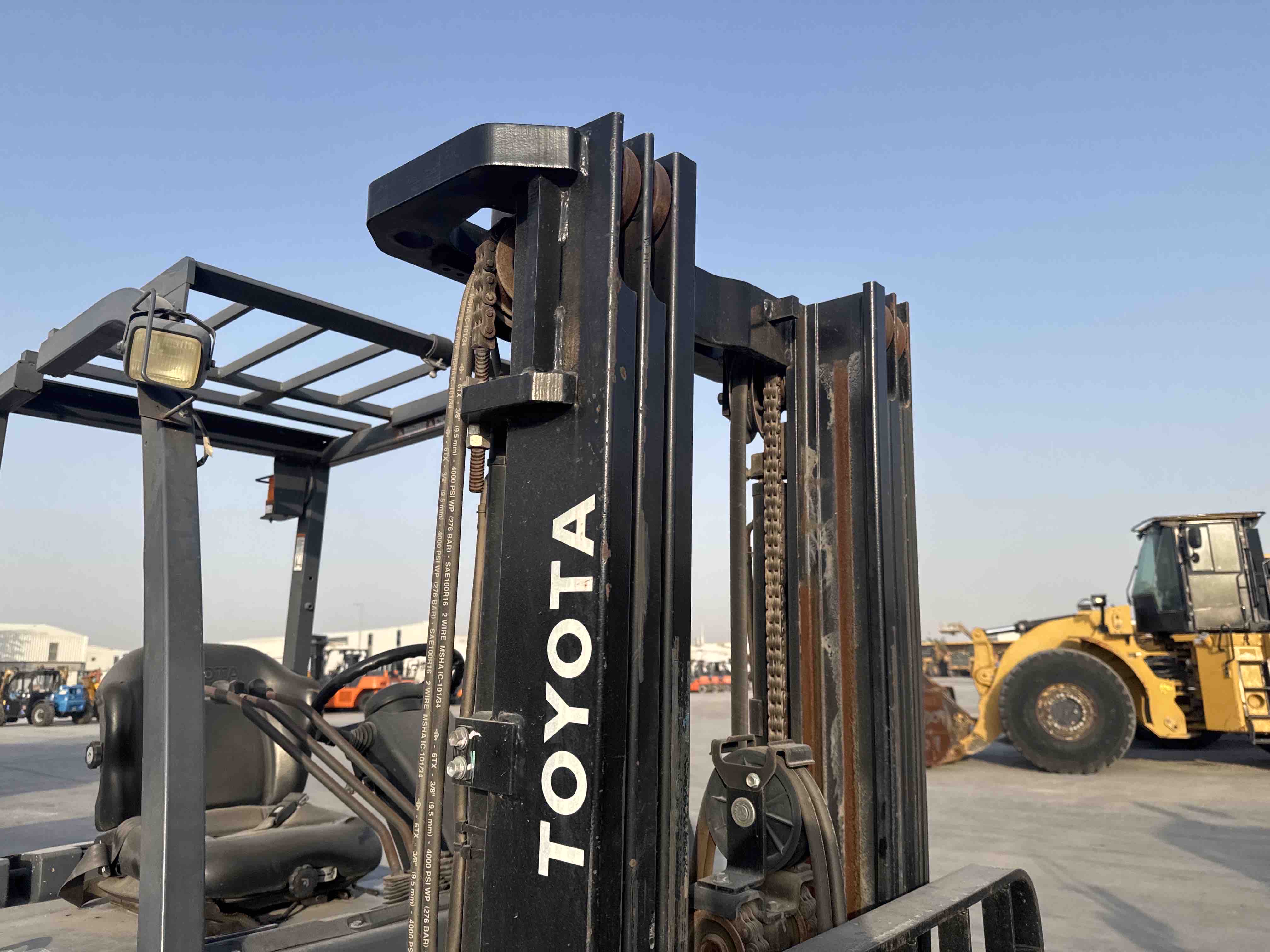 FLM-002-Toyota-8FBCU25-Forklifts-inspection-Chassis-Mast-1