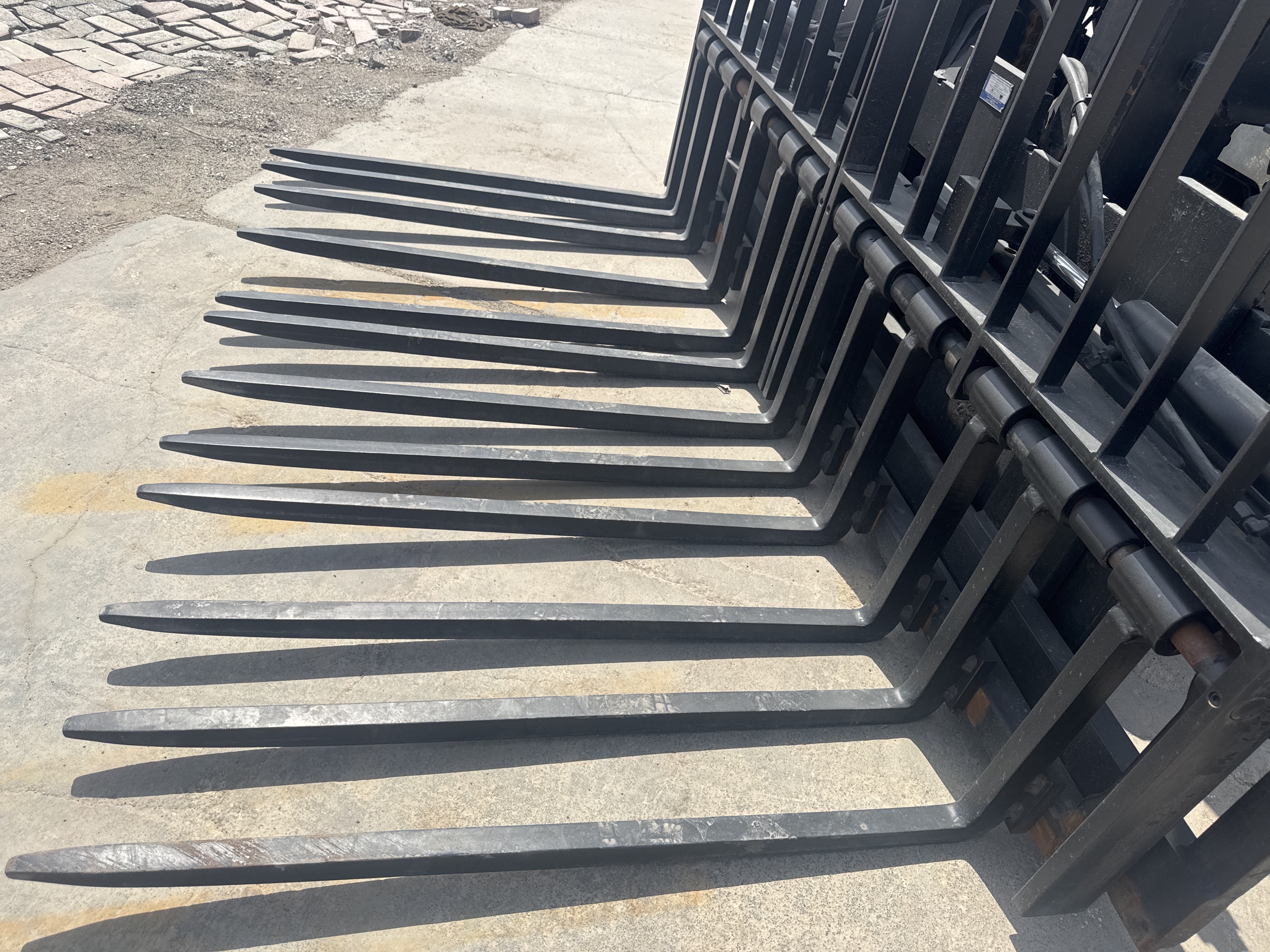 FLM-024-Toyota-8FD50U-Forklifts-inspection-Chassis-Forks-1