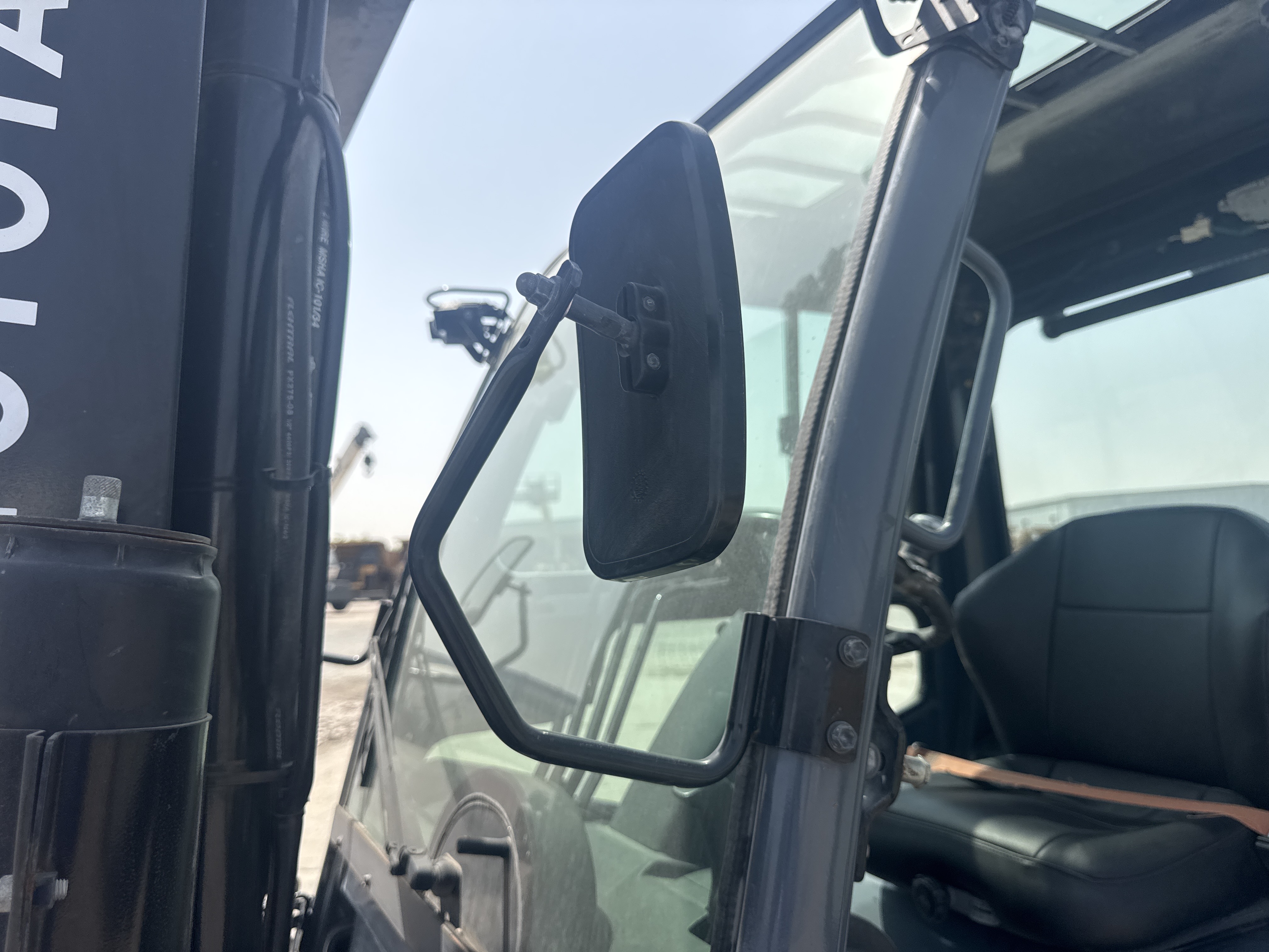 FLM-024-Toyota-8FD50U-Forklifts-inspection-Cabin-Mirrors-1