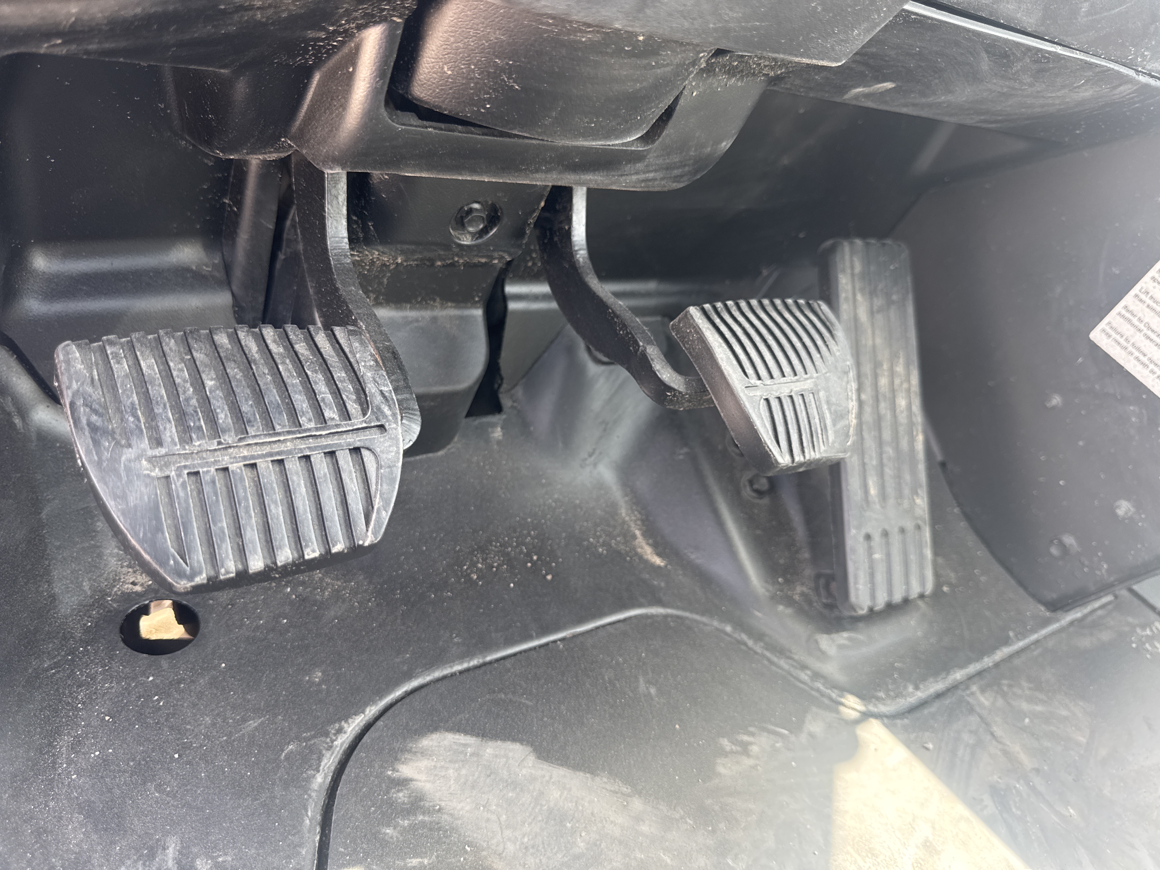 FLM-024-Toyota-8FD50U-Forklifts-inspection-Cabin-Pedals-1
