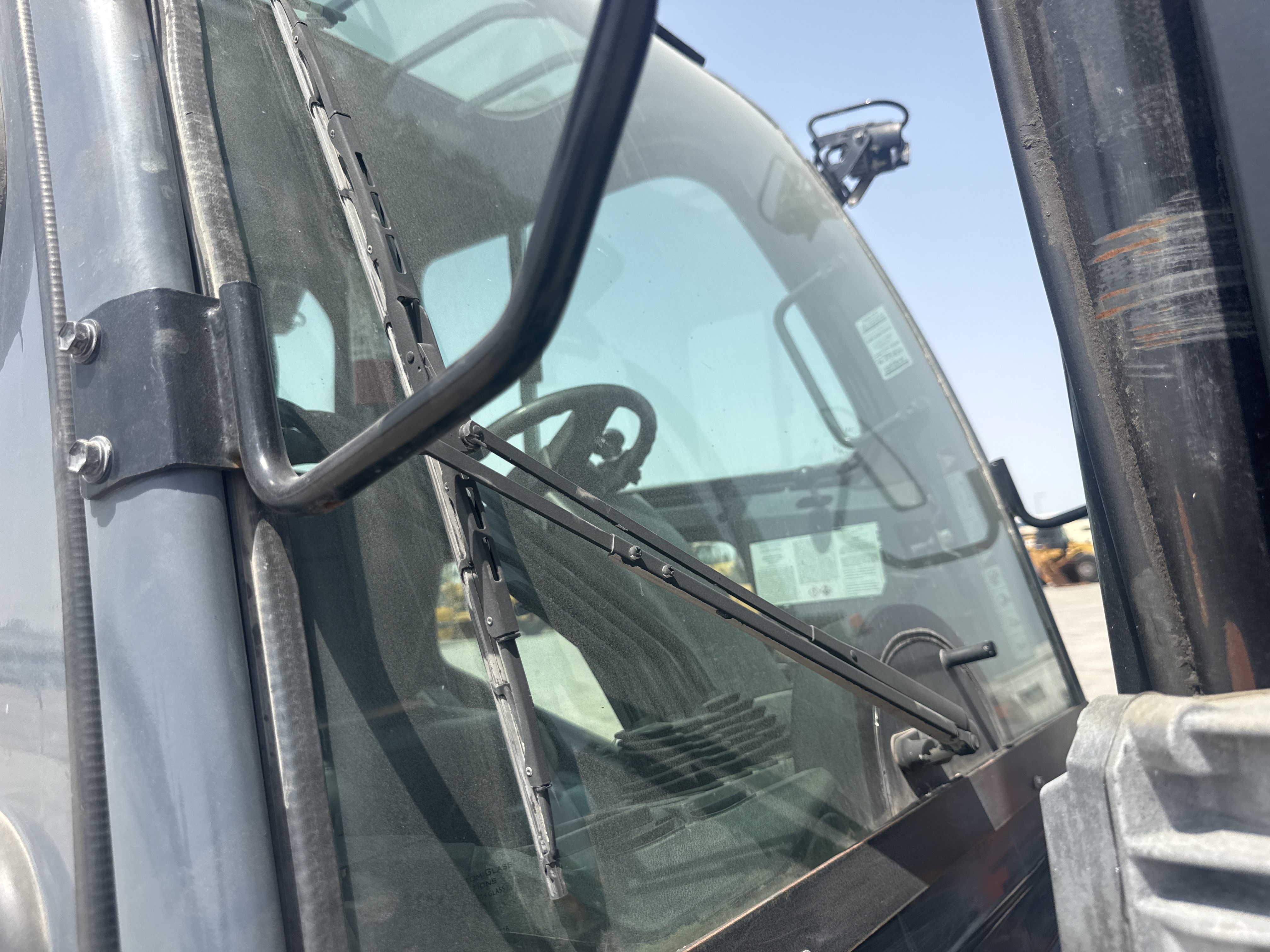 FLM-024-Toyota-8FD50U-Forklifts-inspection-Electronics-Wipers-1