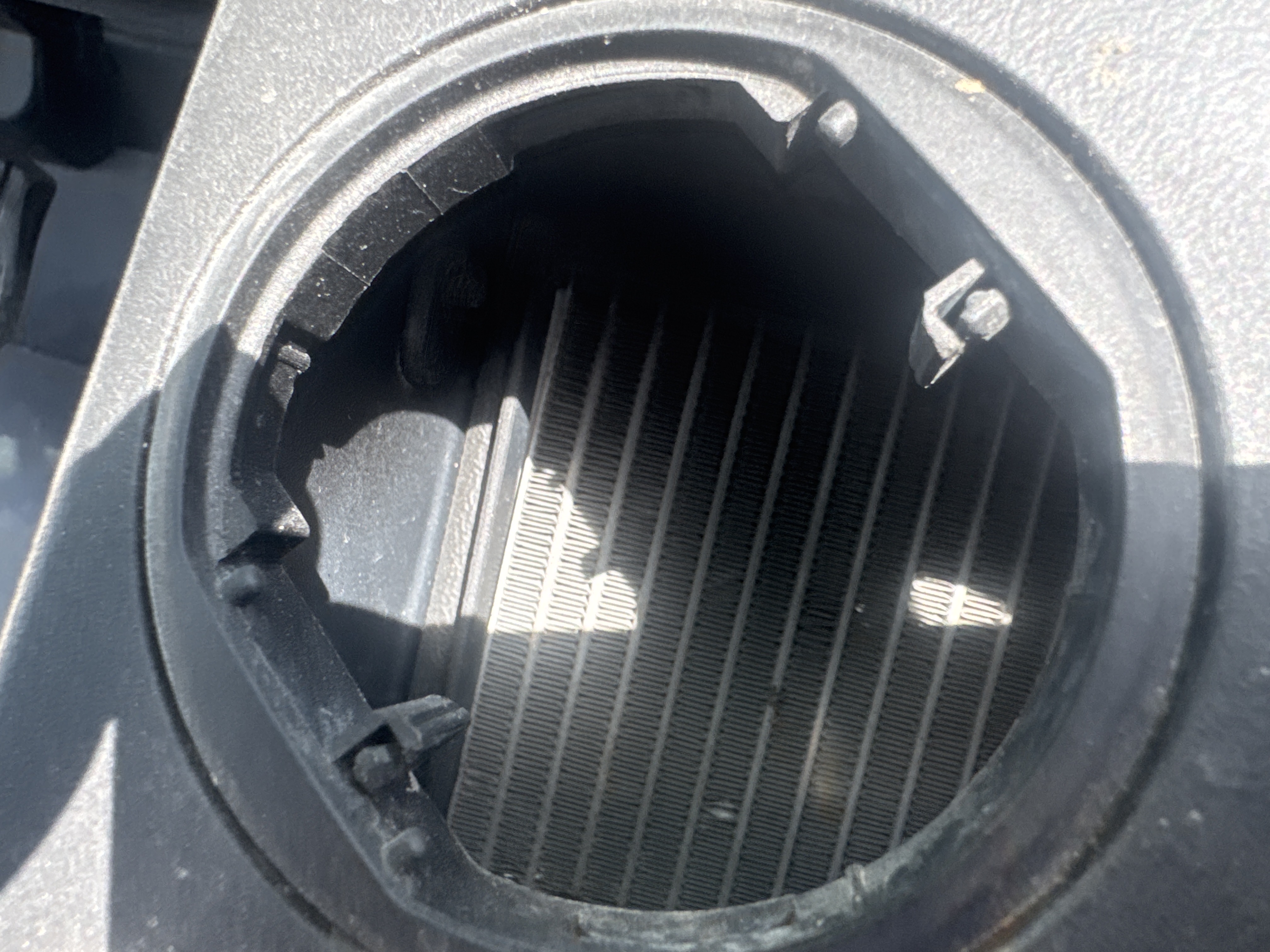 FLM-024-Toyota-8FD50U-Forklifts-inspection-Air-conditioning-Condenser-1