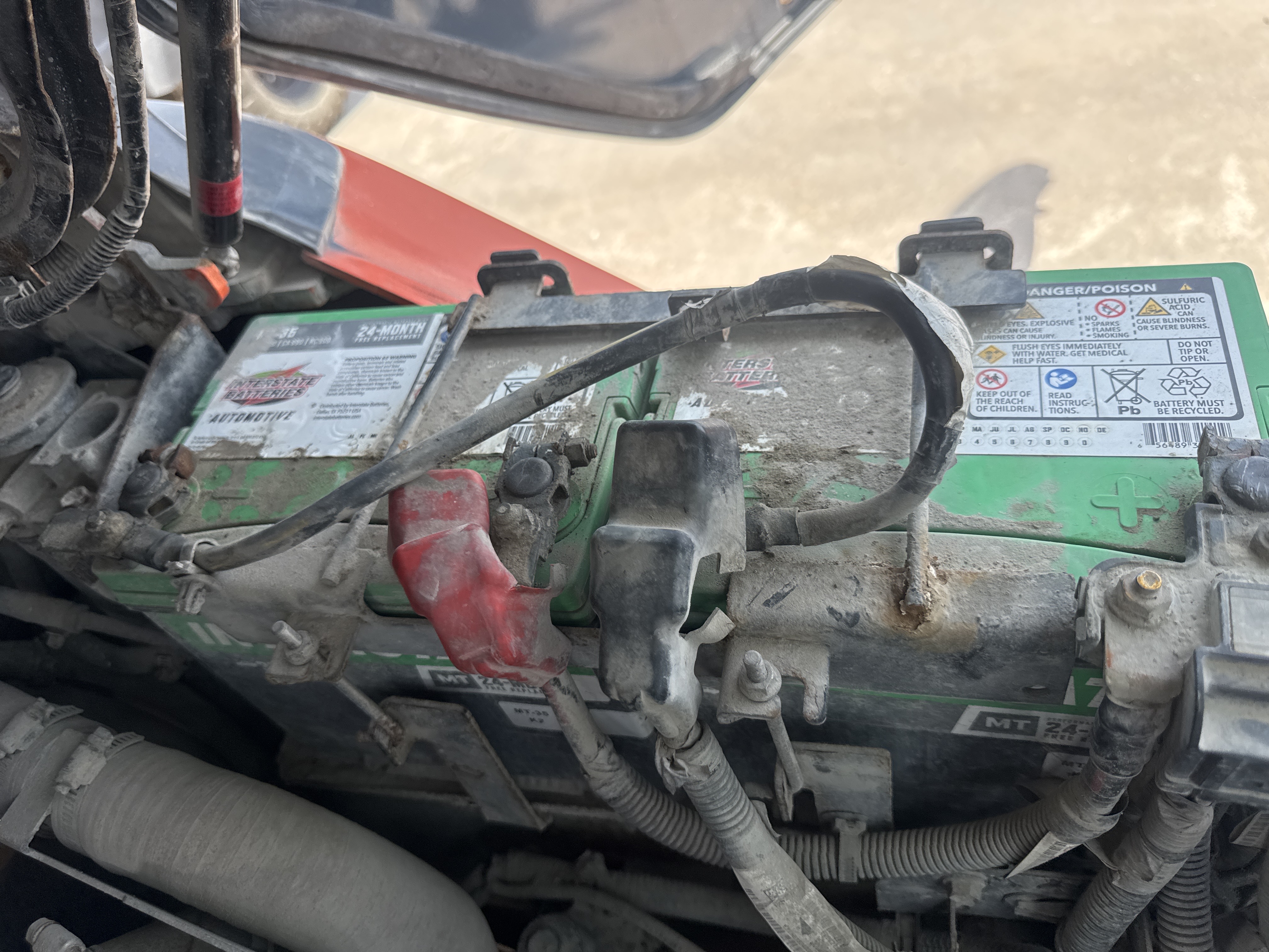 FLM-024-Toyota-8FD50U-Forklifts-inspection-Electronics-Battery-1
