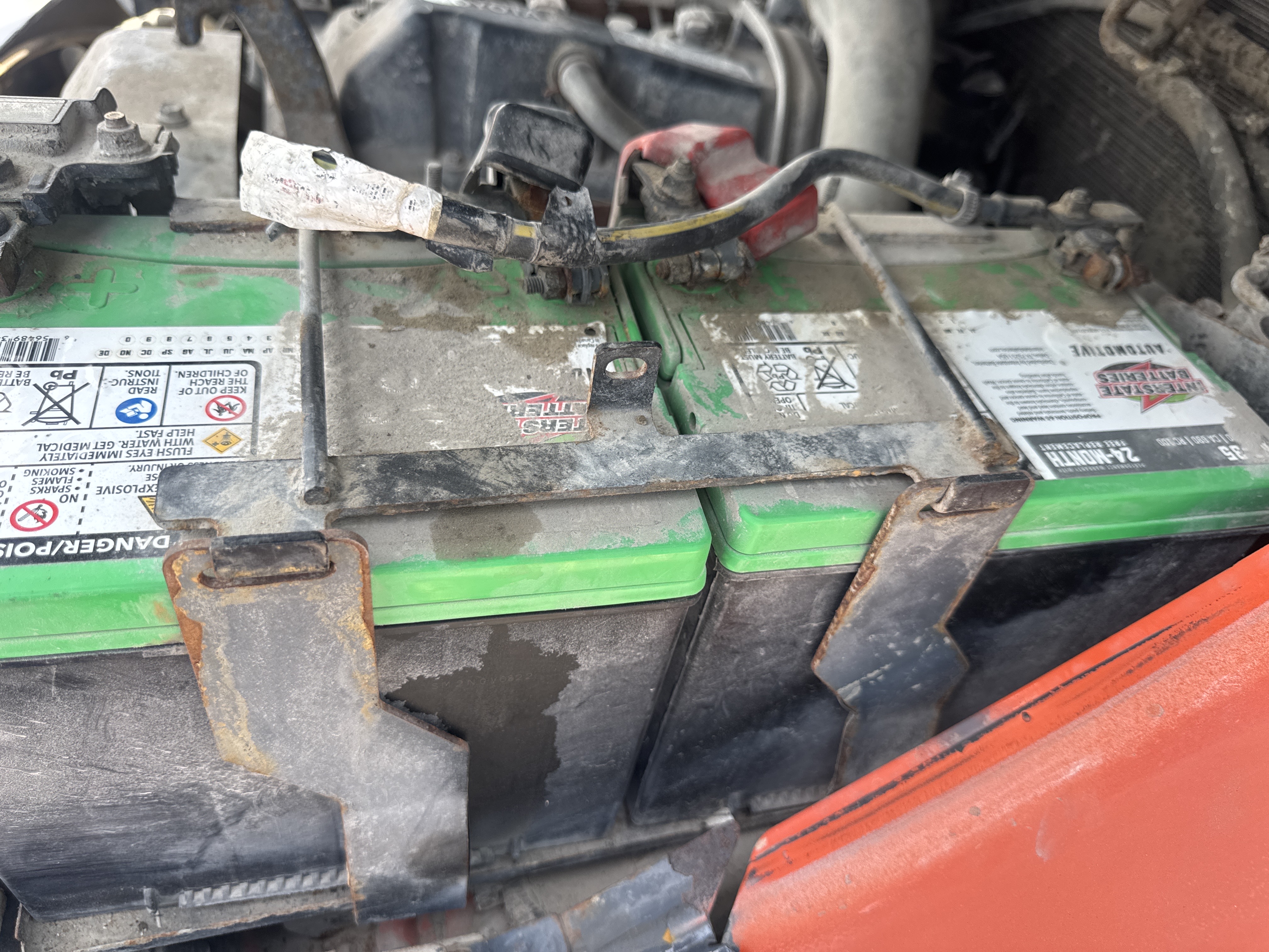 FLM-024-Toyota-8FD50U-Forklifts-inspection-Electronics-Battery-1