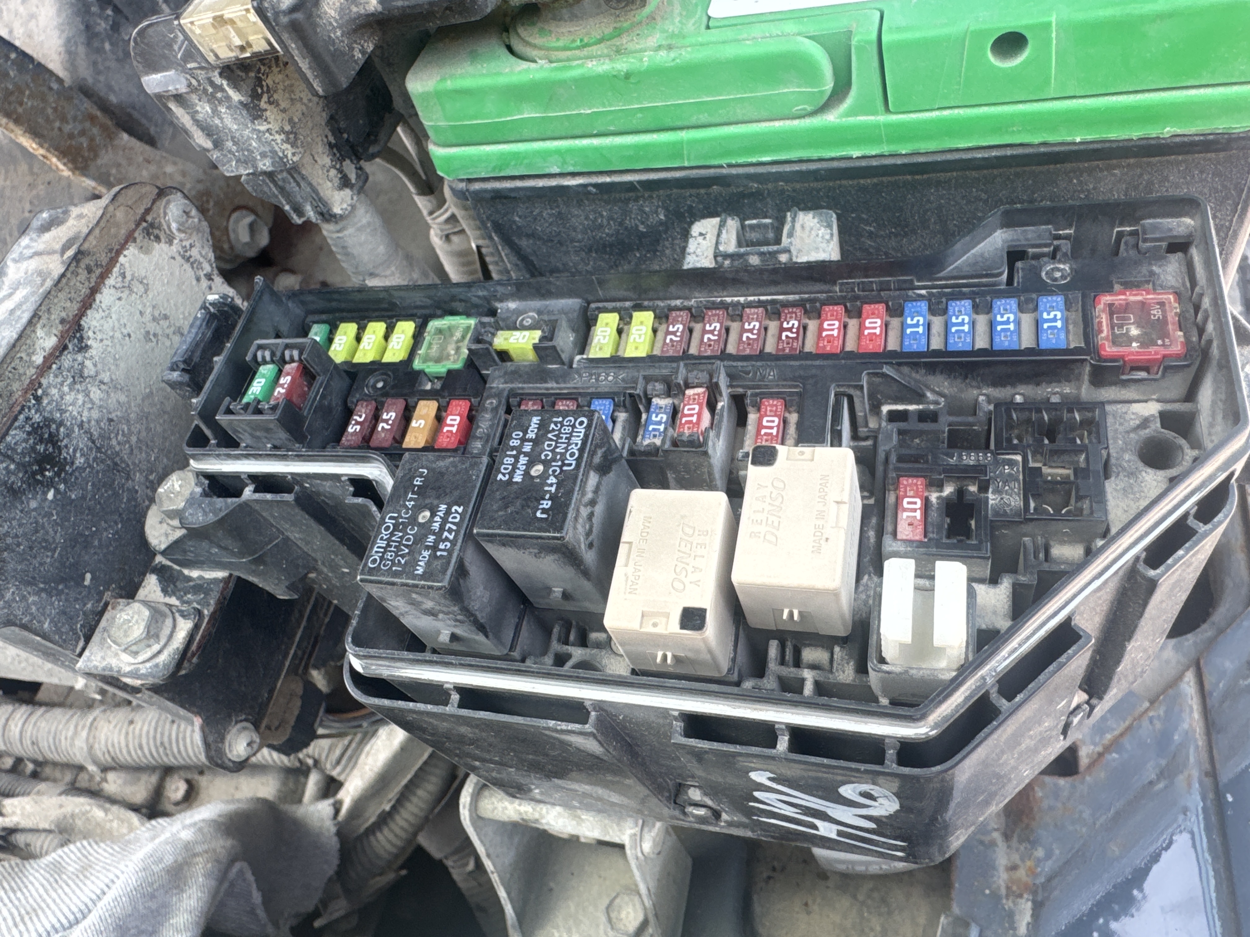 FLM-024-Toyota-8FD50U-Forklifts-inspection-Electronics-Fuse-box-1