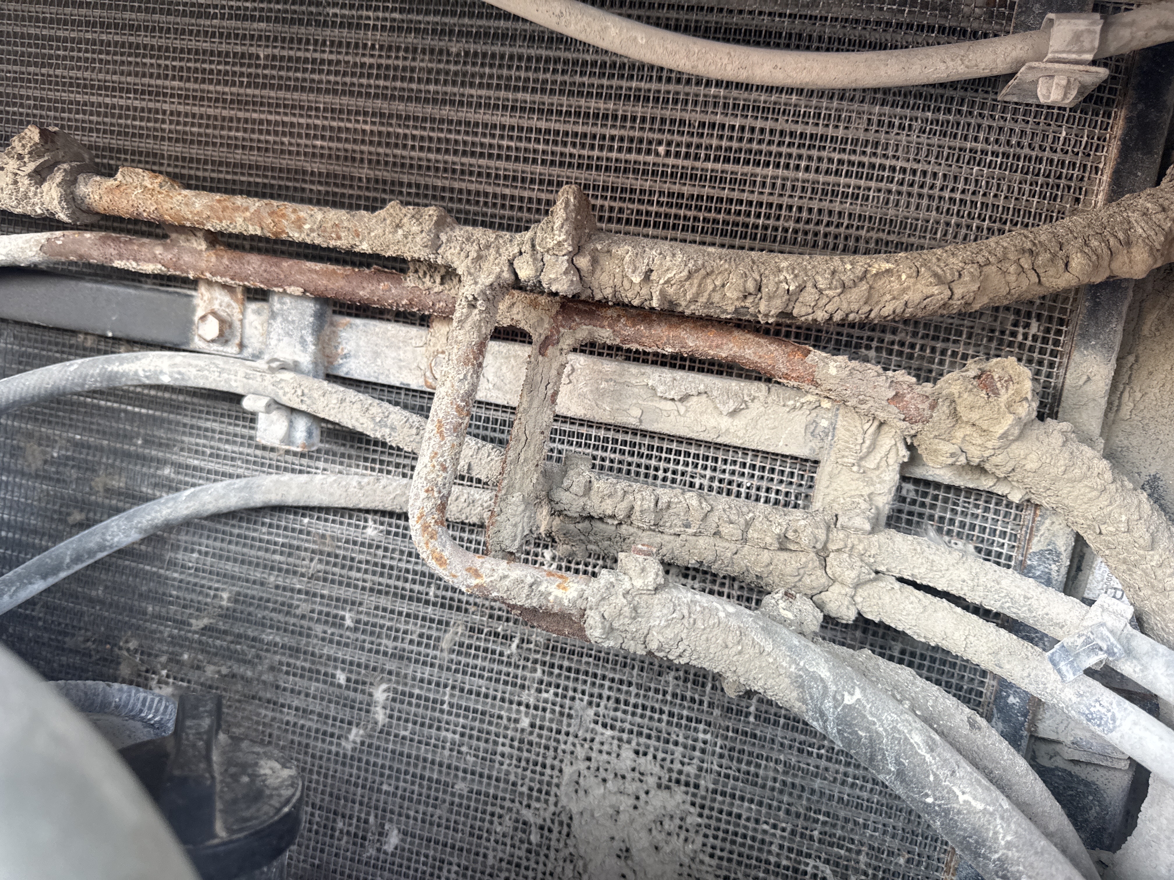 FLM-024-Toyota-8FD50U-Forklifts-inspection-Air-conditioning-Refrigerant-lines-1