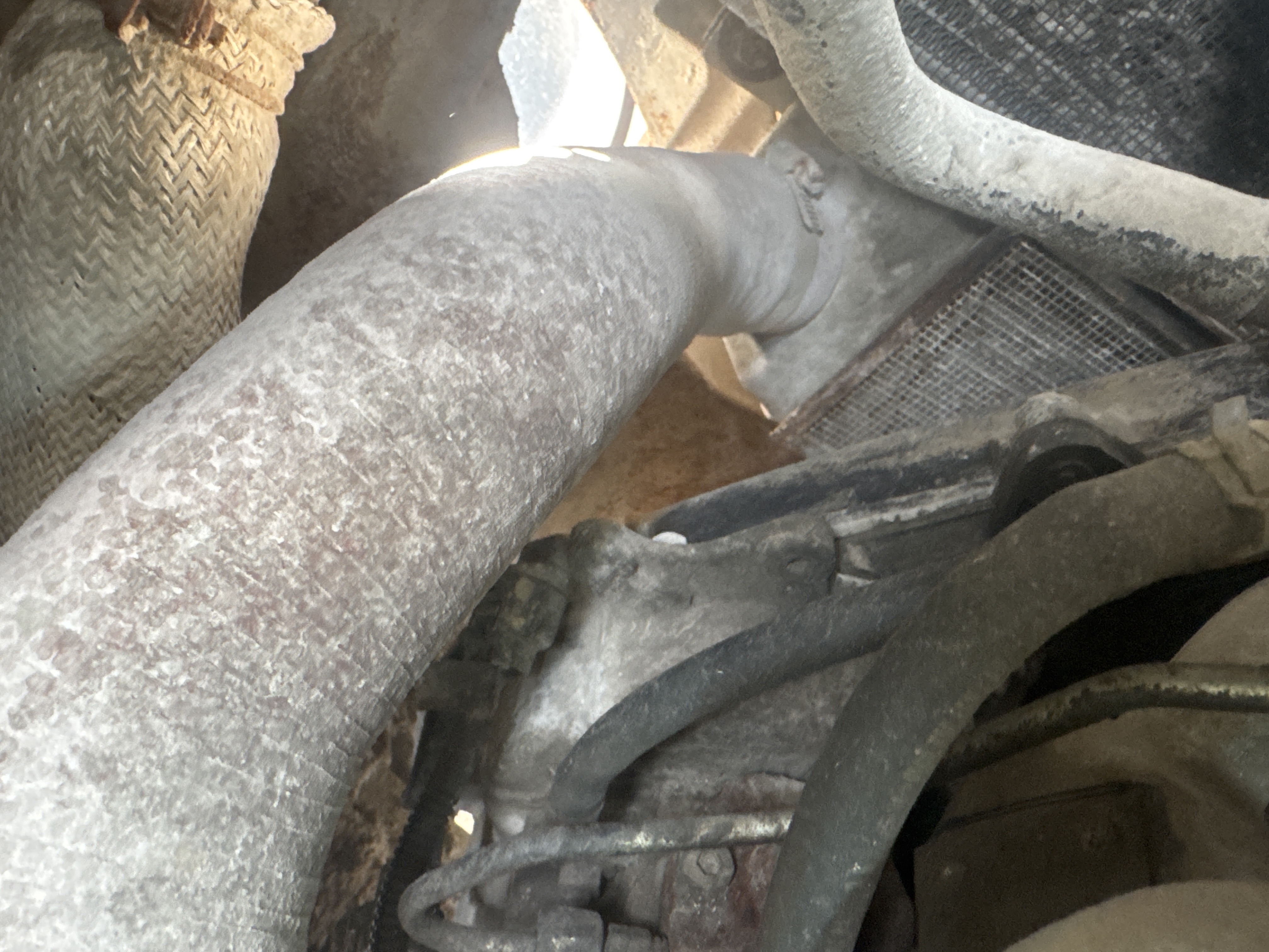 FLM-024-Toyota-8FD50U-Forklifts-inspection-Air-conditioning-A/C-compressor-1