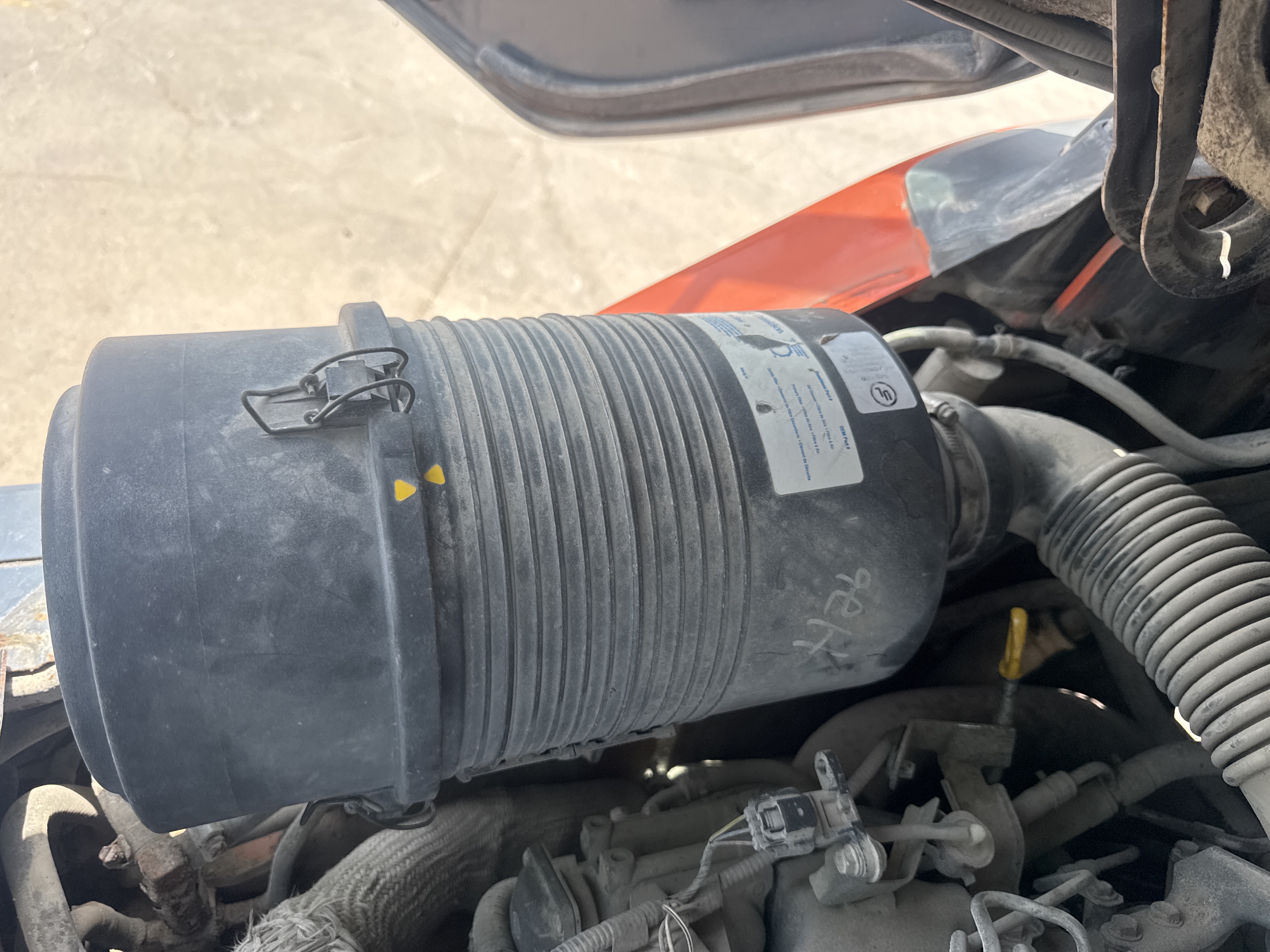 FLM-024-Toyota-8FD50U-Forklifts-inspection-Engine-Air-intake-system-1