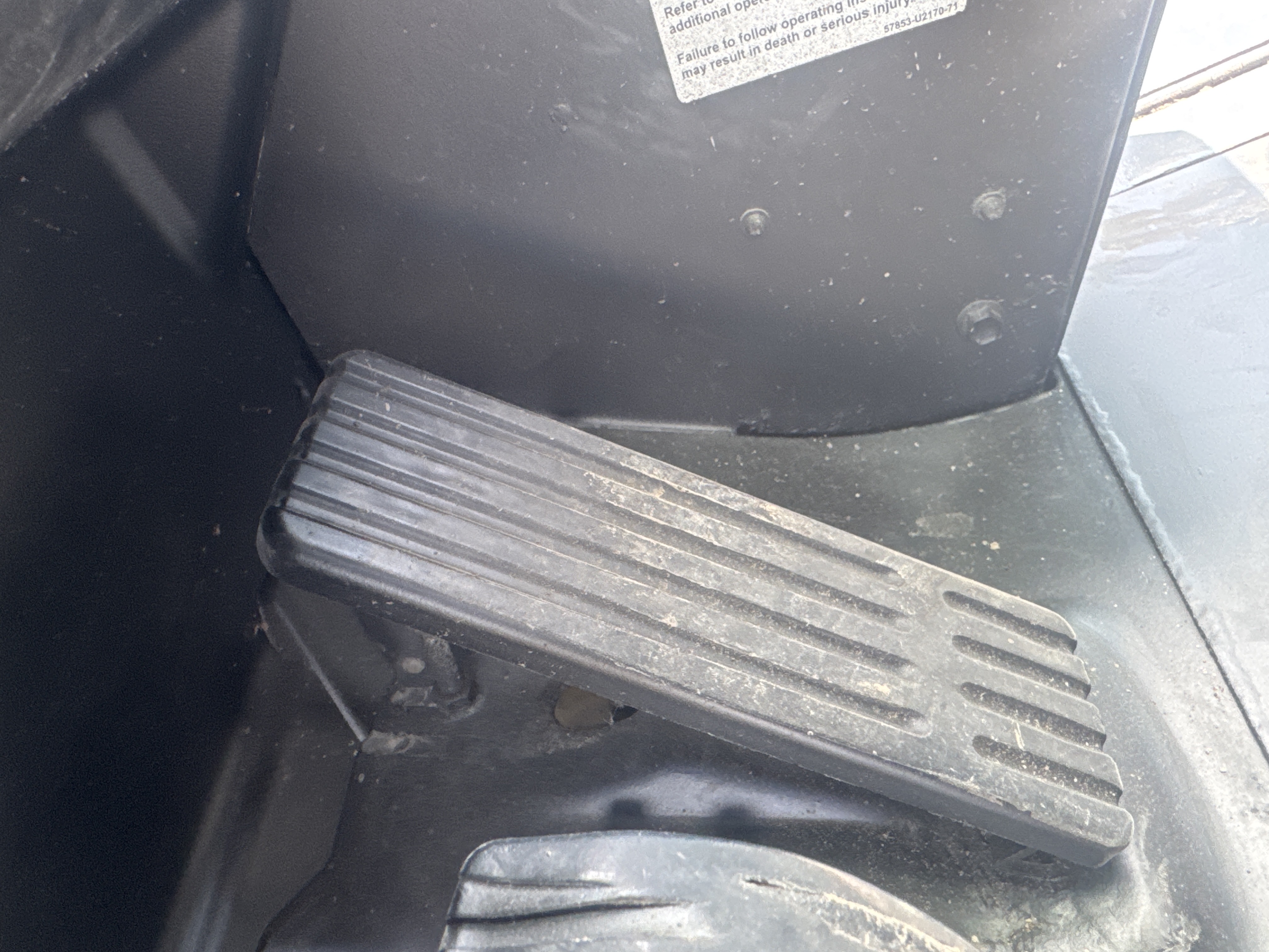 FLM-024-Toyota-8FD50U-Forklifts-inspection-Engine-Throttle-1