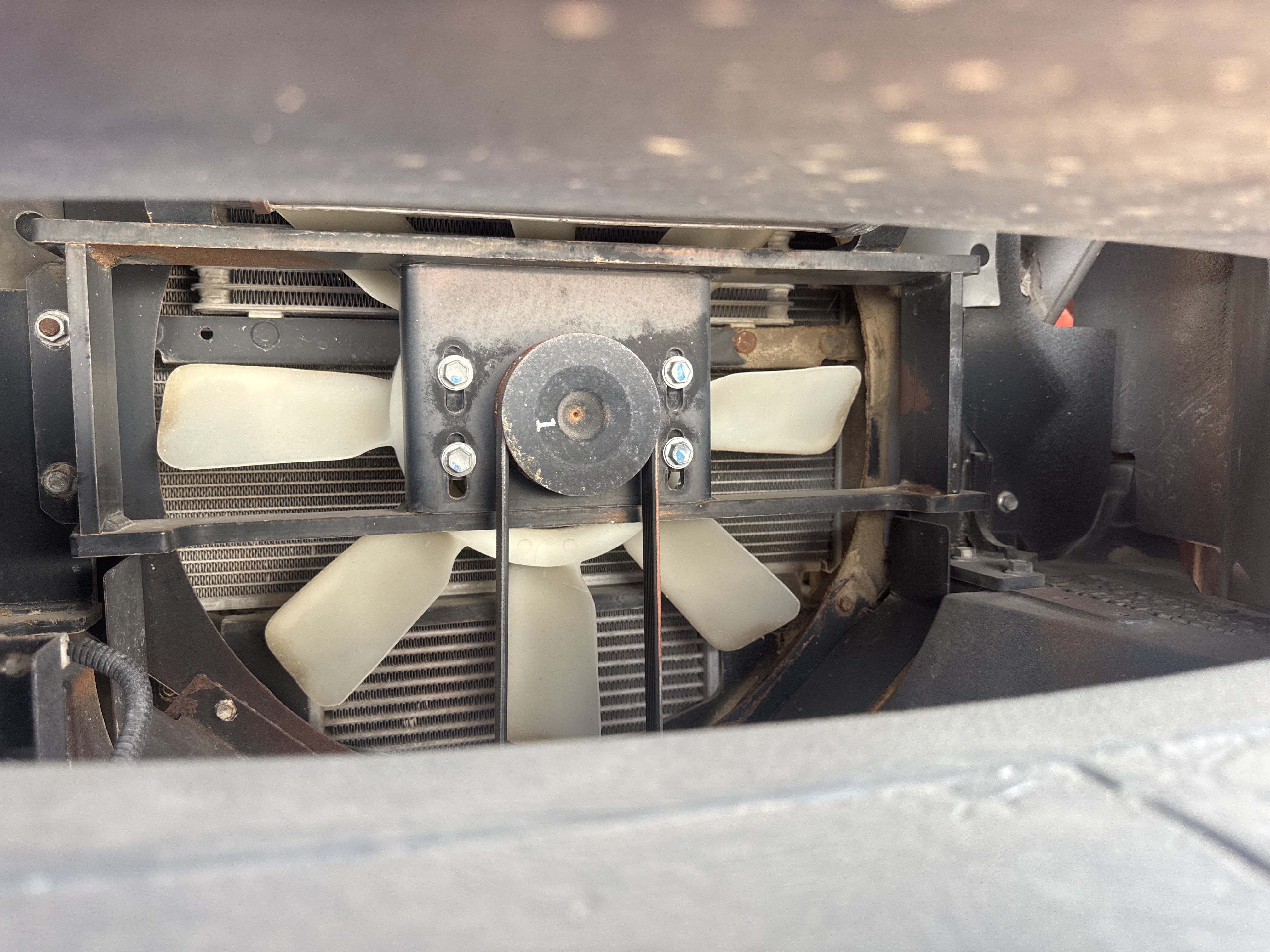 FLM-024-Toyota-8FD50U-Forklifts-inspection-Engine-Radiator,-condenser,-intercooler,-hydraulic-cooler-1