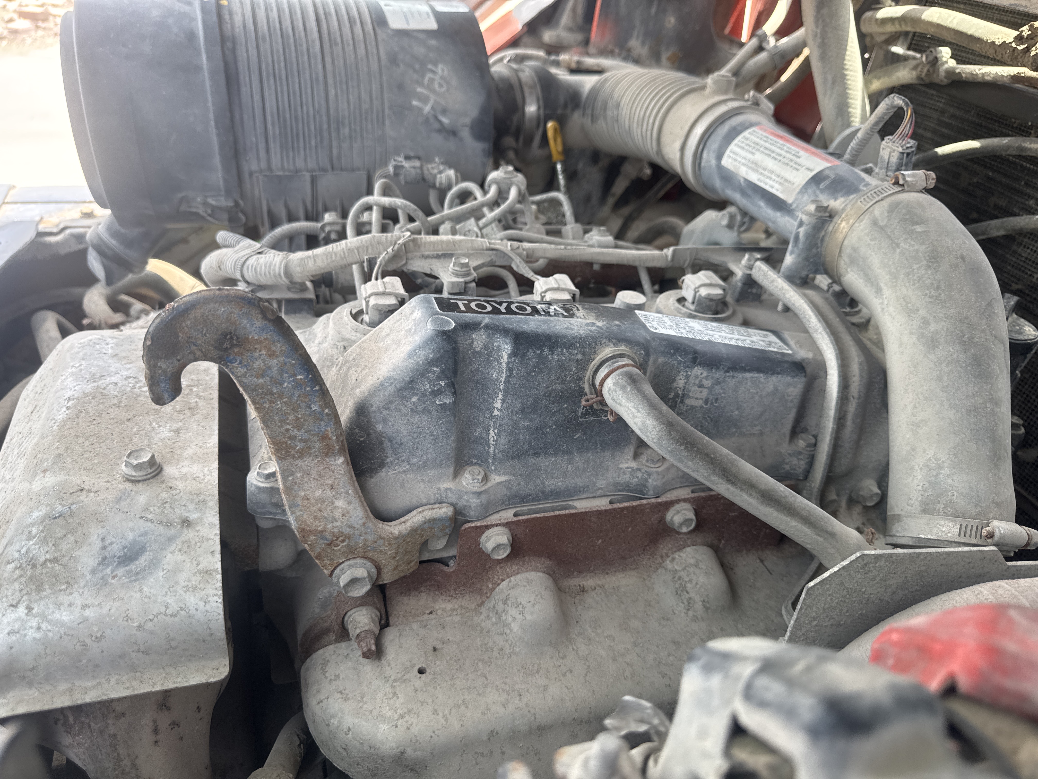 FLM-024-Toyota-8FD50U-Forklifts-inspection-Engine-Engine-oil-leaks-1
