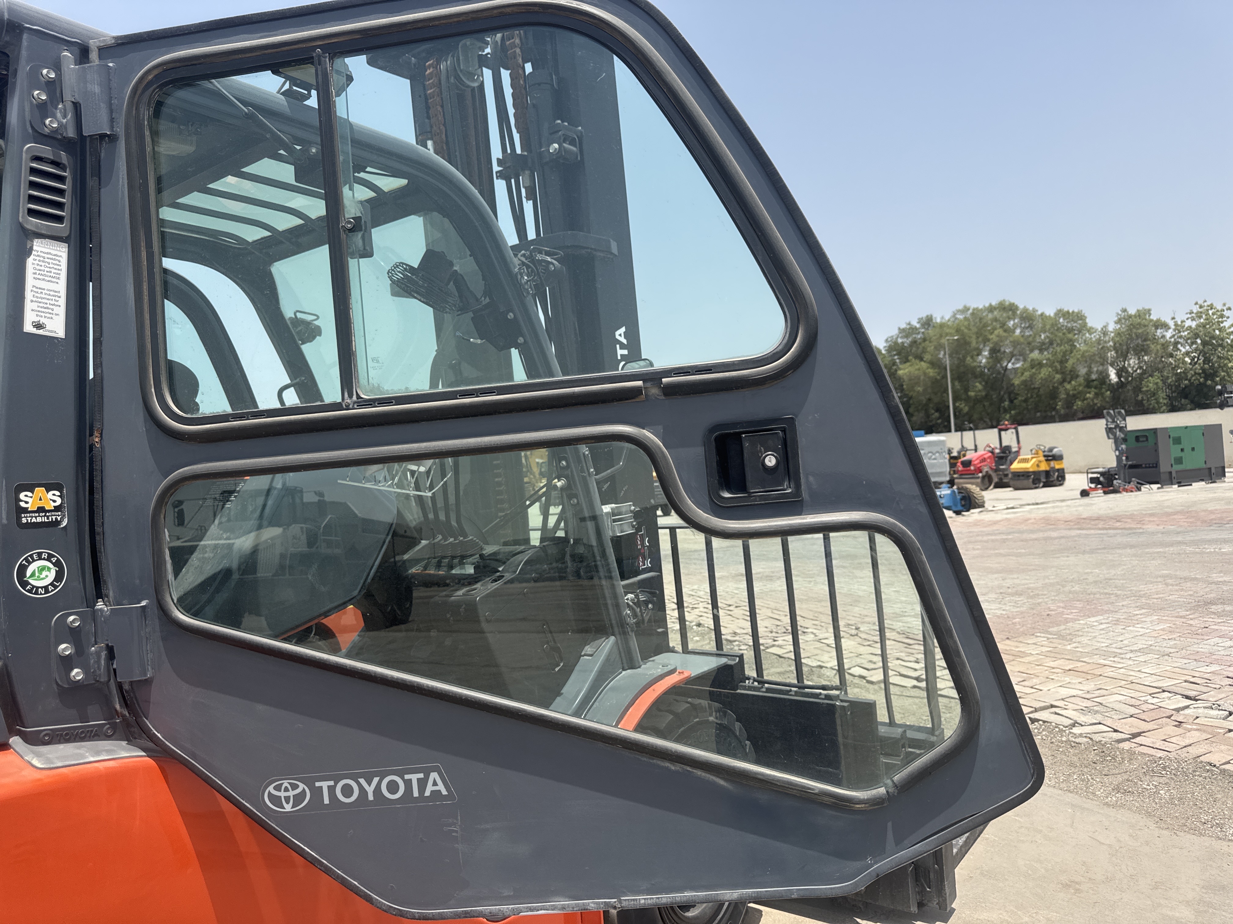 FLM-024-Toyota-8FD50U-Forklifts-inspection-Structure-Doors-1