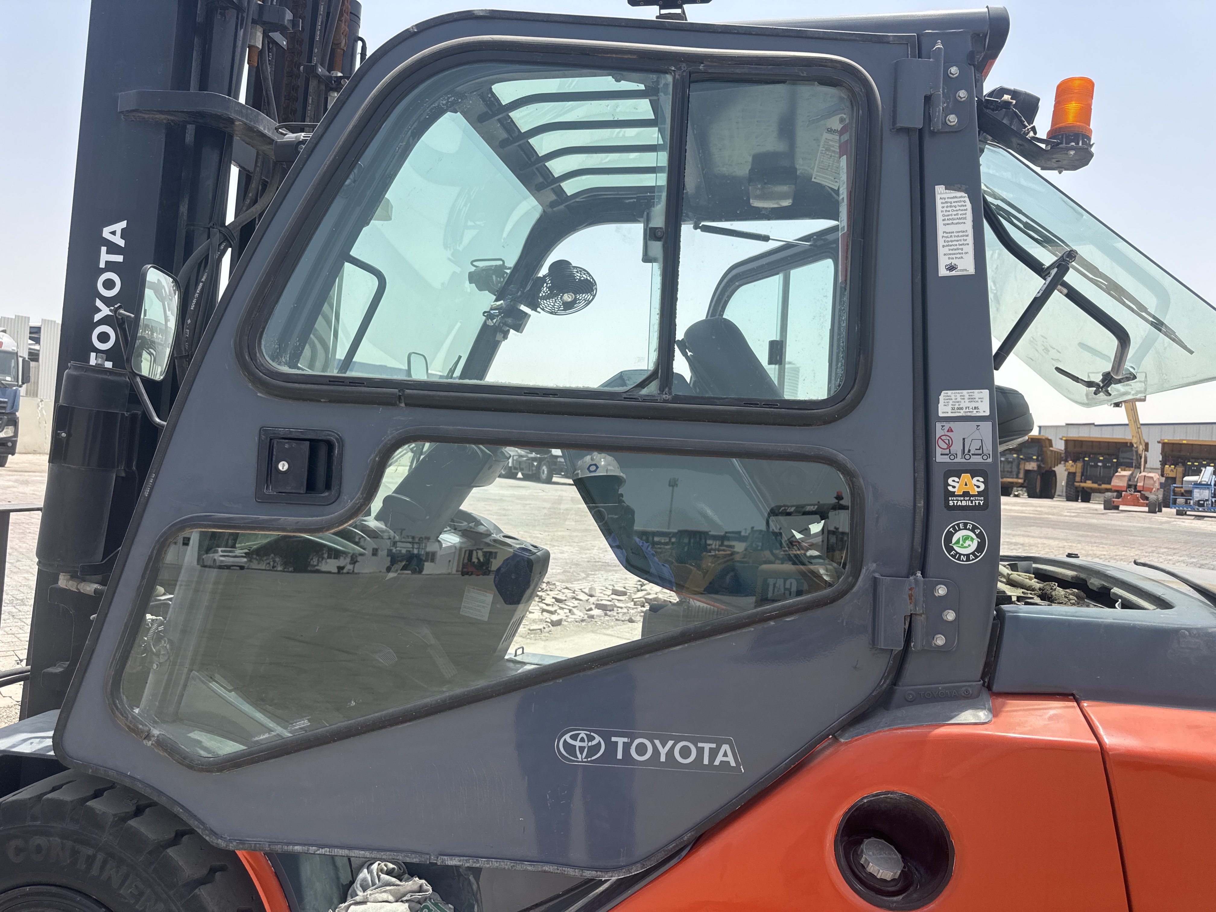 FLM-024-Toyota-8FD50U-Forklifts-inspection-Structure-Doors-1