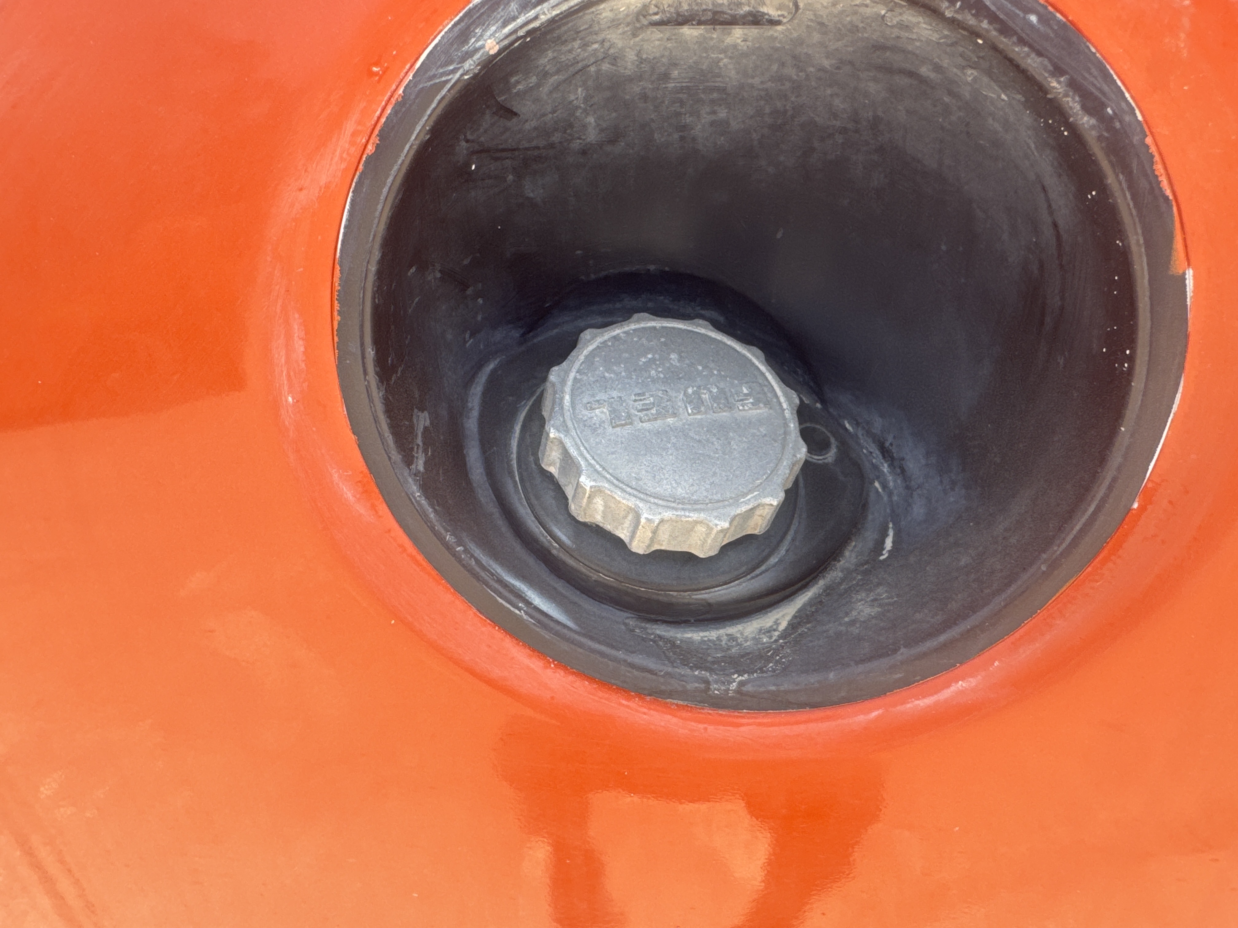 FLM-024-Toyota-8FD50U-Forklifts-inspection-Engine-Fuel-tank-1