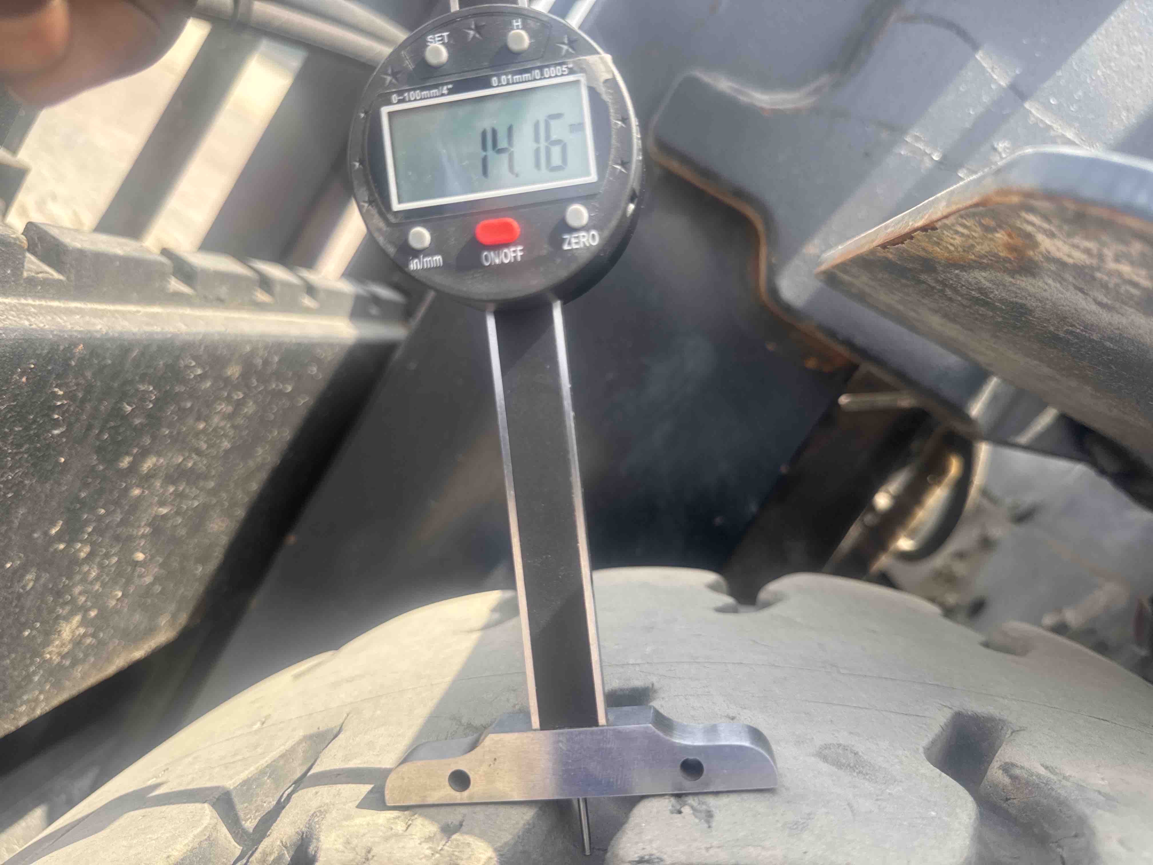 FLM-024-Toyota-8FD50U-Forklifts-inspection-Chassis-Left-front-tire---tread-depth-1