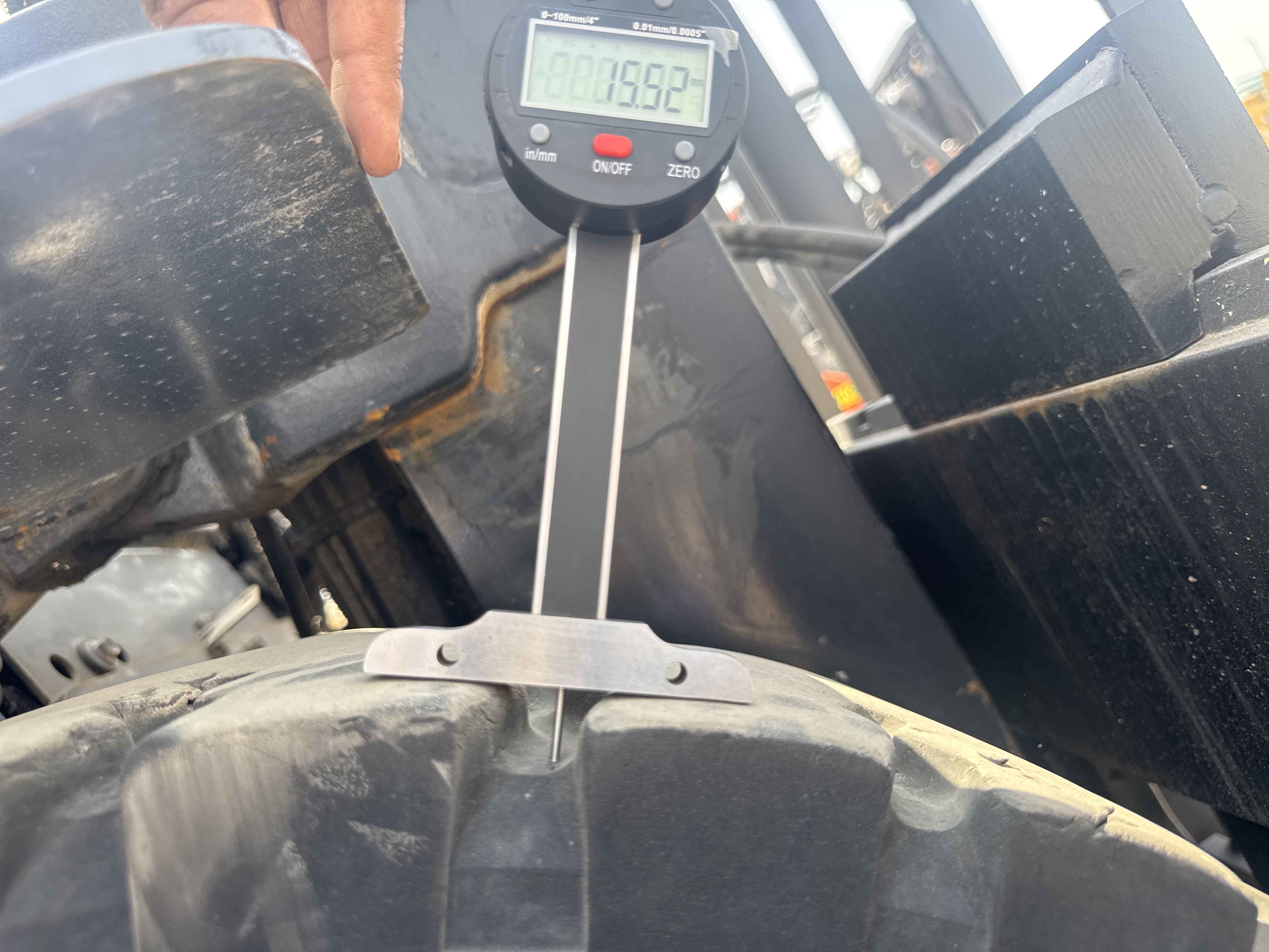 FLM-024-Toyota-8FD50U-Forklifts-inspection-Chassis-Right-rear-tire---tread-depth-1