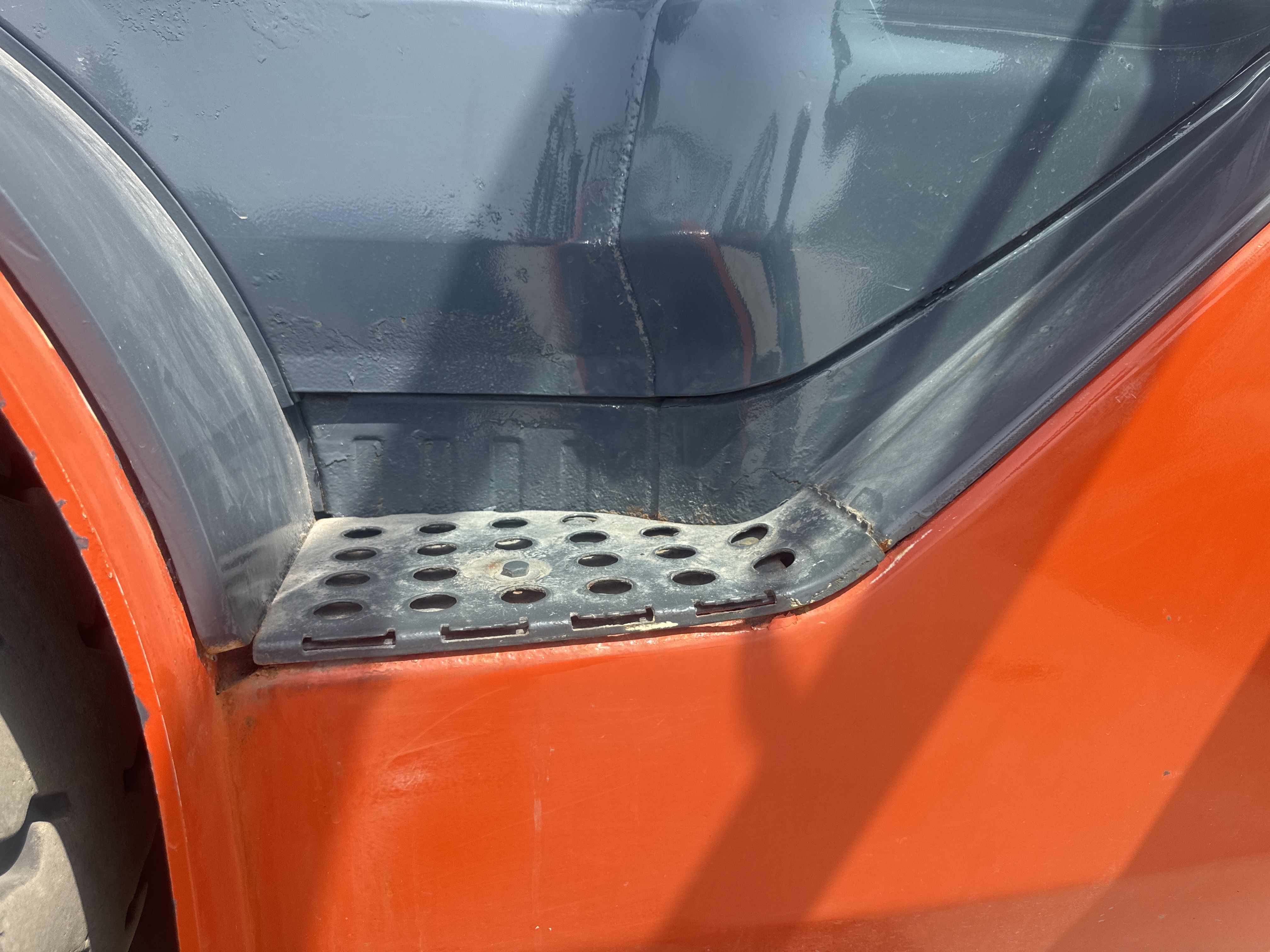 FLM-024-Toyota-8FD50U-Forklifts-inspection-Structure-Steps/ladders-1
