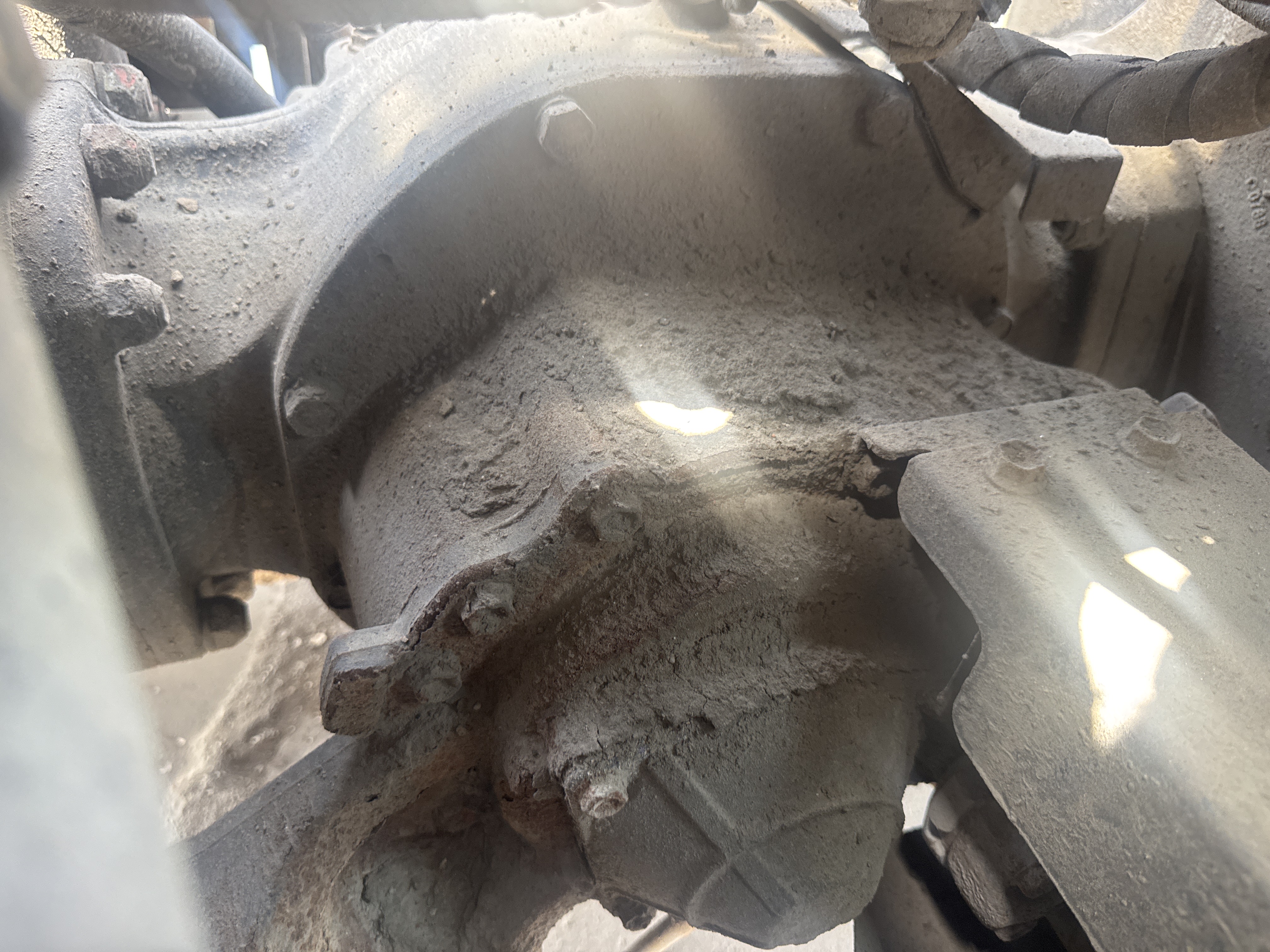 FLM-024-Toyota-8FD50U-Forklifts-inspection-Drive-system-Axle-housing-1