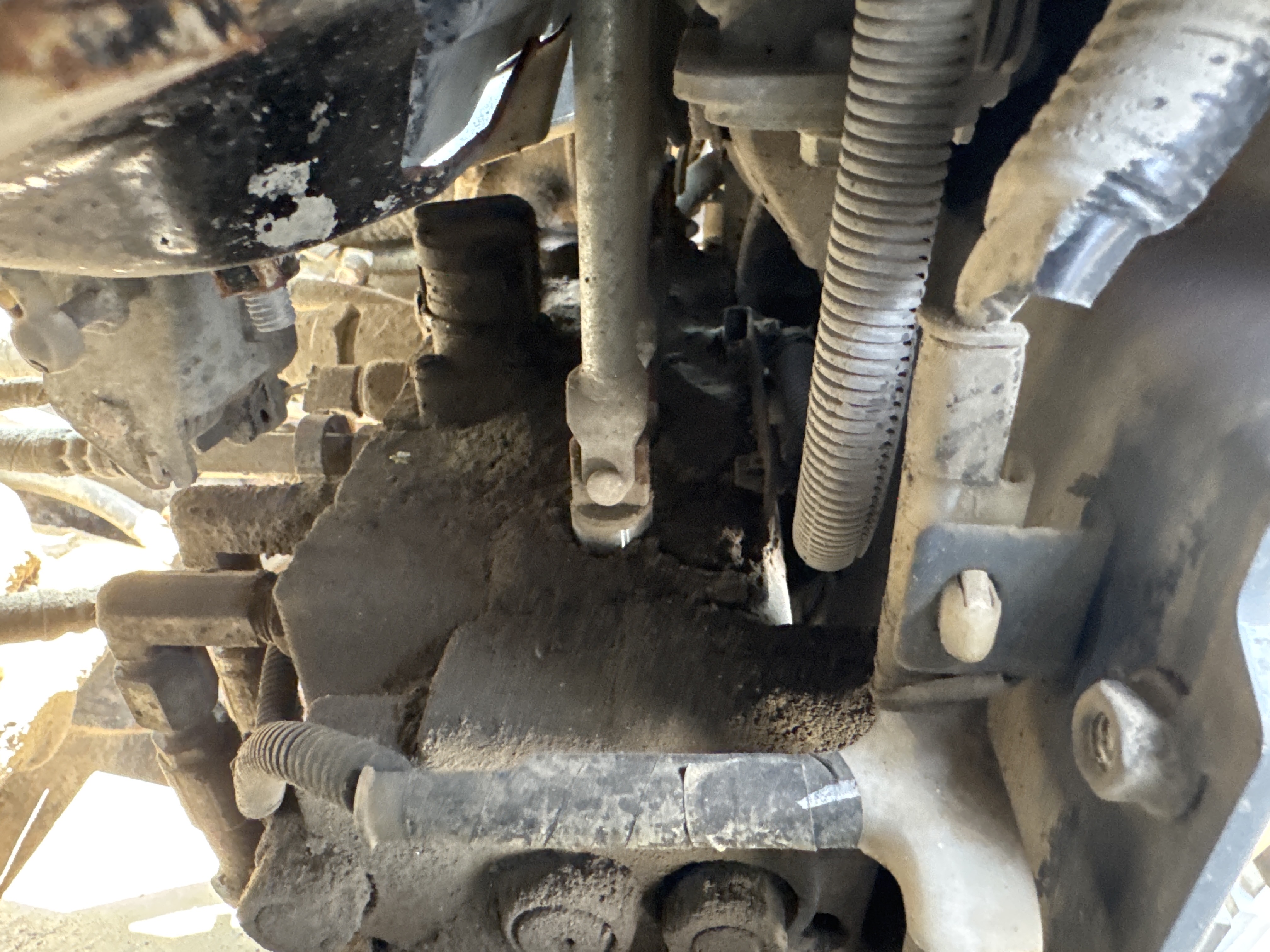 FLM-024-Toyota-8FD50U-Forklifts-inspection-Hydraulics-Main-control-valve-(MCV)-1