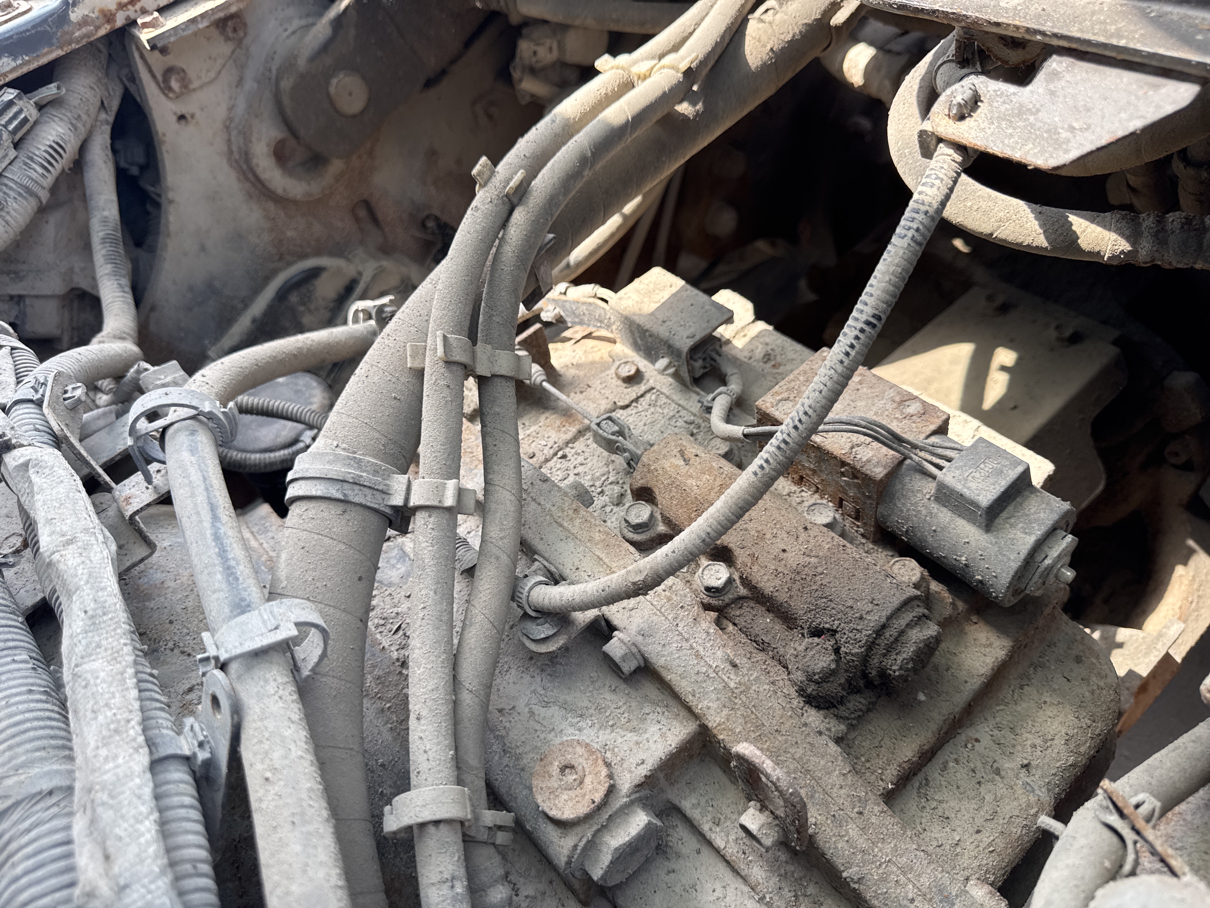 FLM-024-Toyota-8FD50U-Forklifts-inspection-Hydraulics-Hydraulic-hoses-and-lines-1