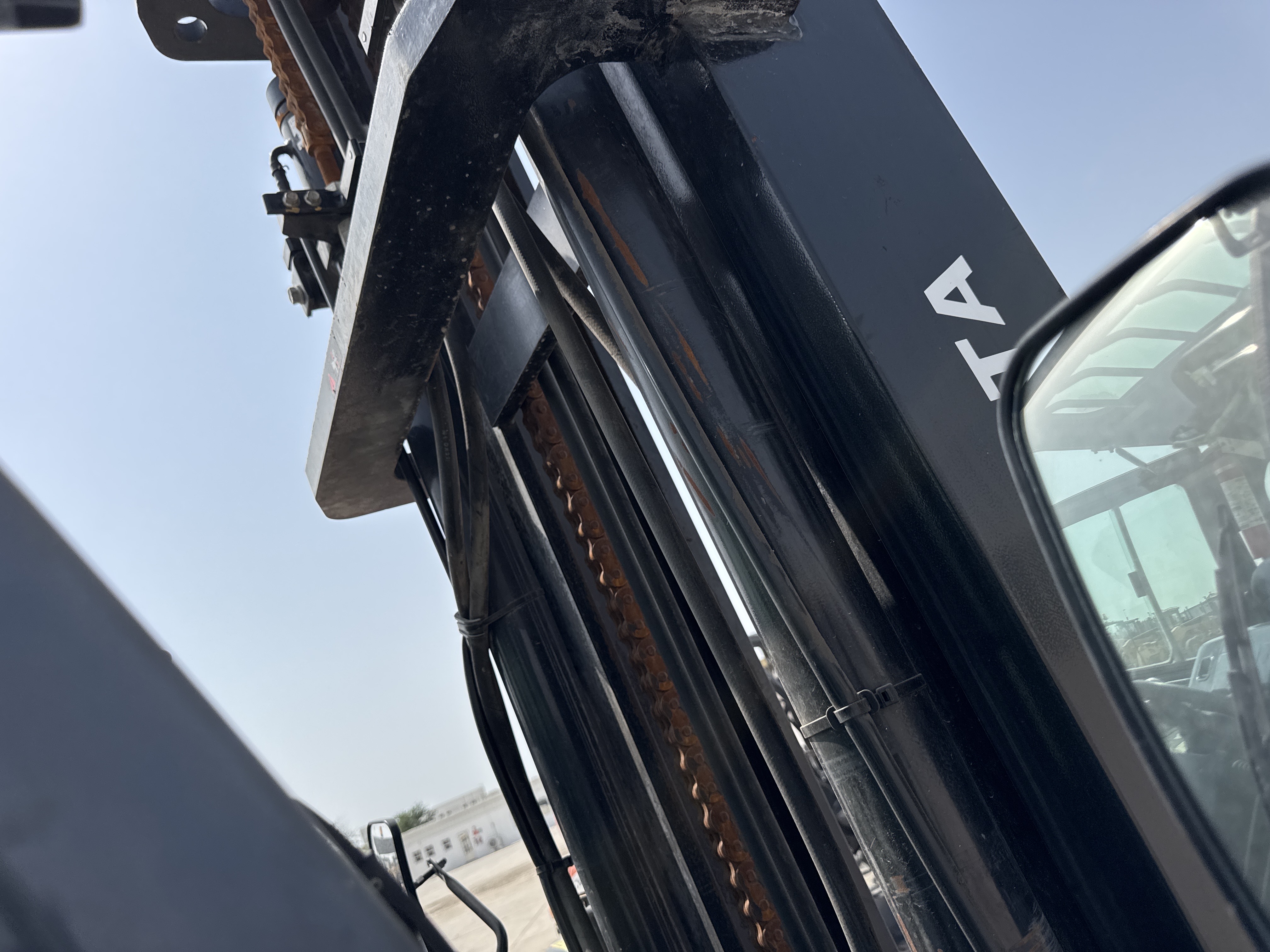 FLM-024-Toyota-8FD50U-Forklifts-inspection-Hydraulics-Lift-cylinders-1