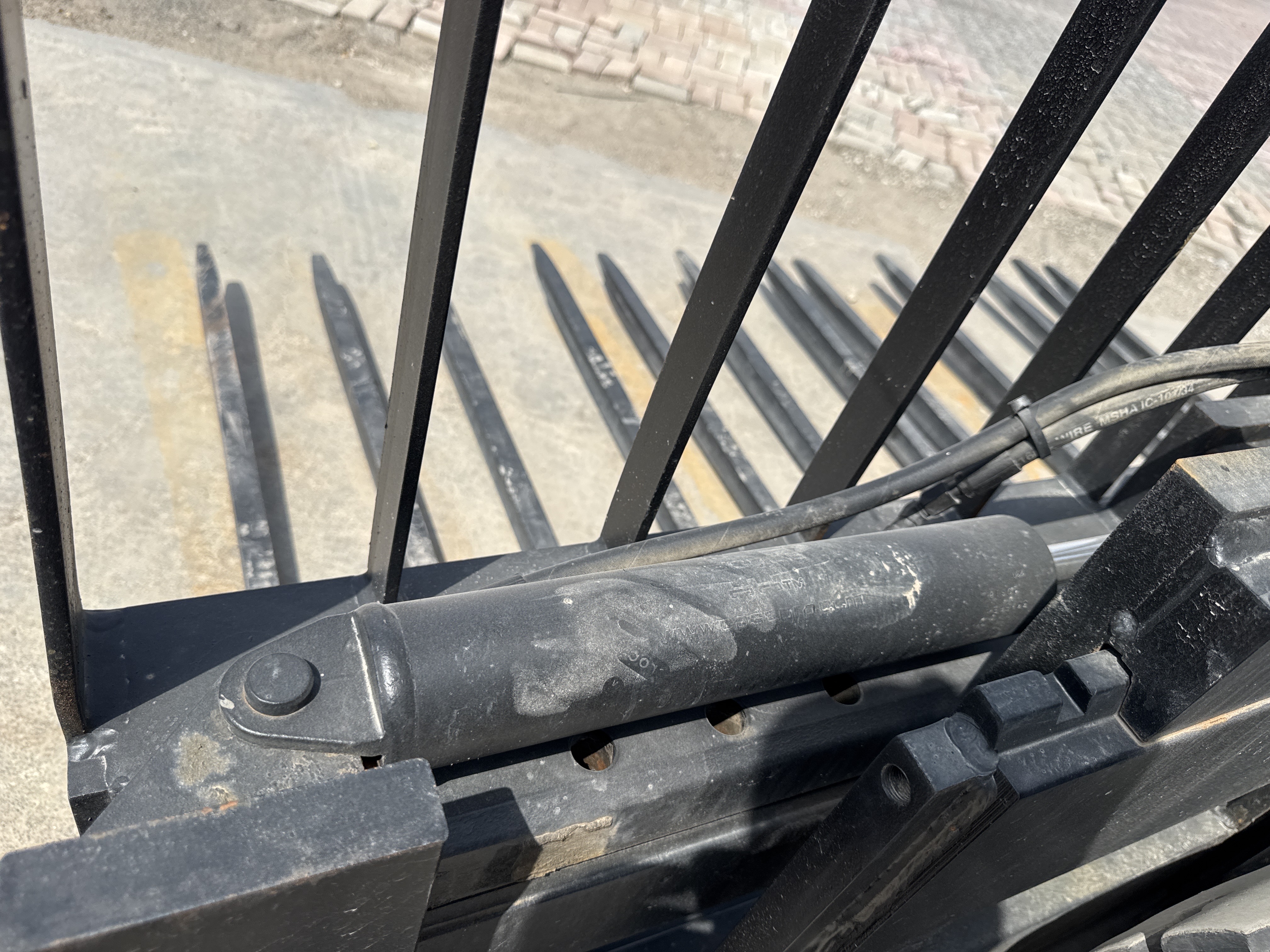 FLM-024-Toyota-8FD50U-Forklifts-inspection-Hydraulics-Fork-positioner-cylinders-1