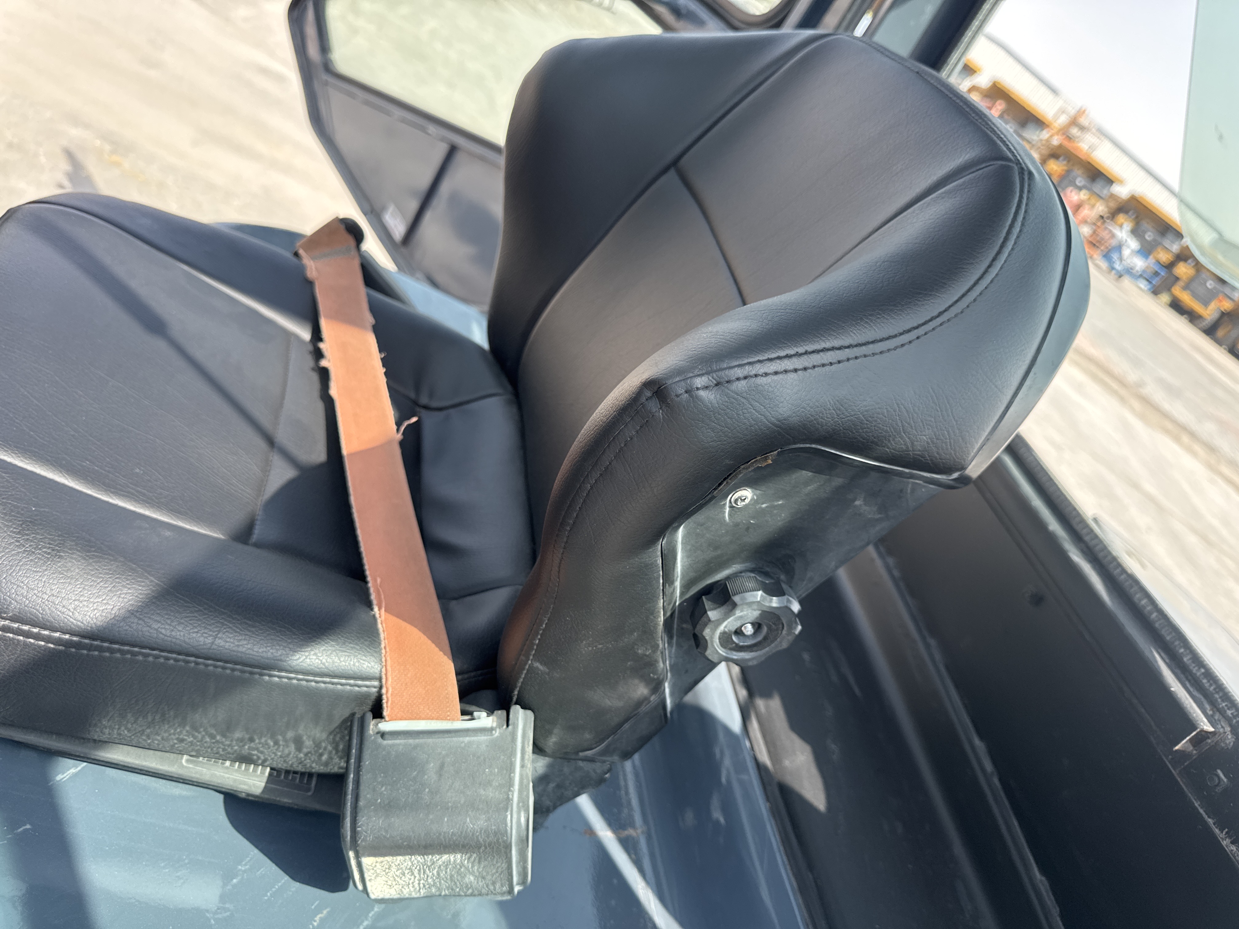 FLM-024-Toyota-8FD50U-Forklifts-inspection-Safety-Seat-belts-1