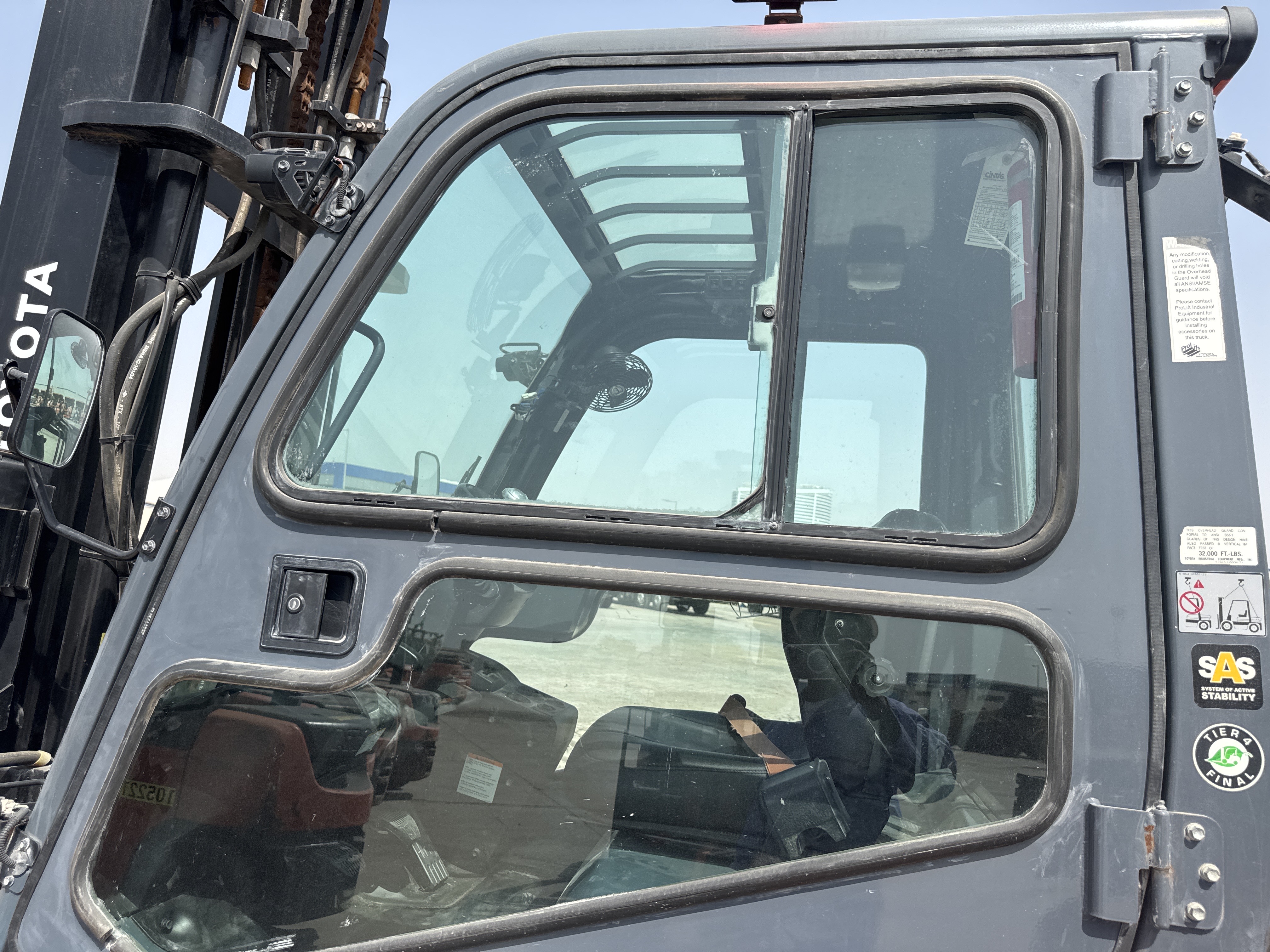 FLM-024-Toyota-8FD50U-Forklifts-inspection-Safety-Glass-1