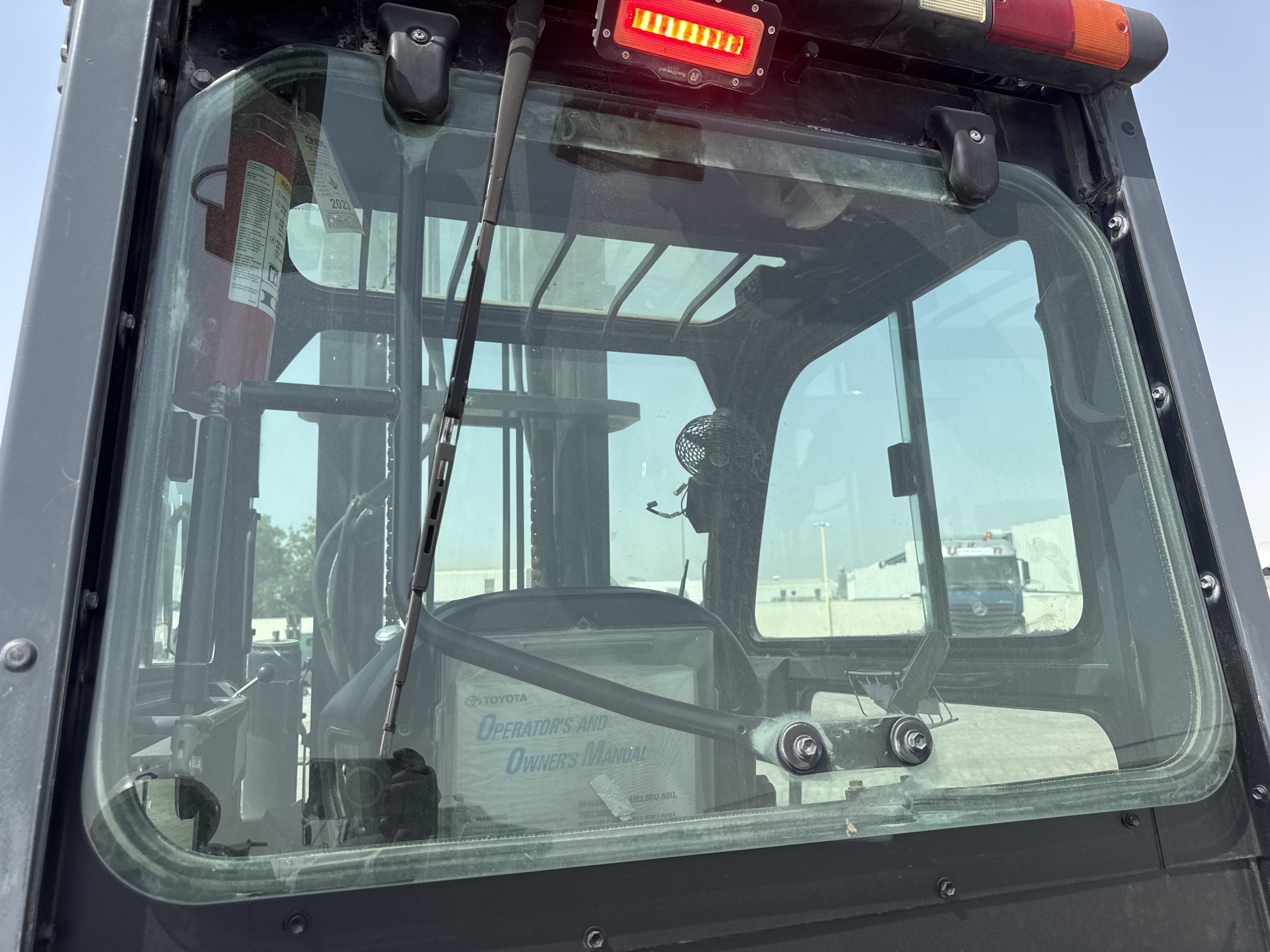 FLM-024-Toyota-8FD50U-Forklifts-inspection-Safety-Glass-1