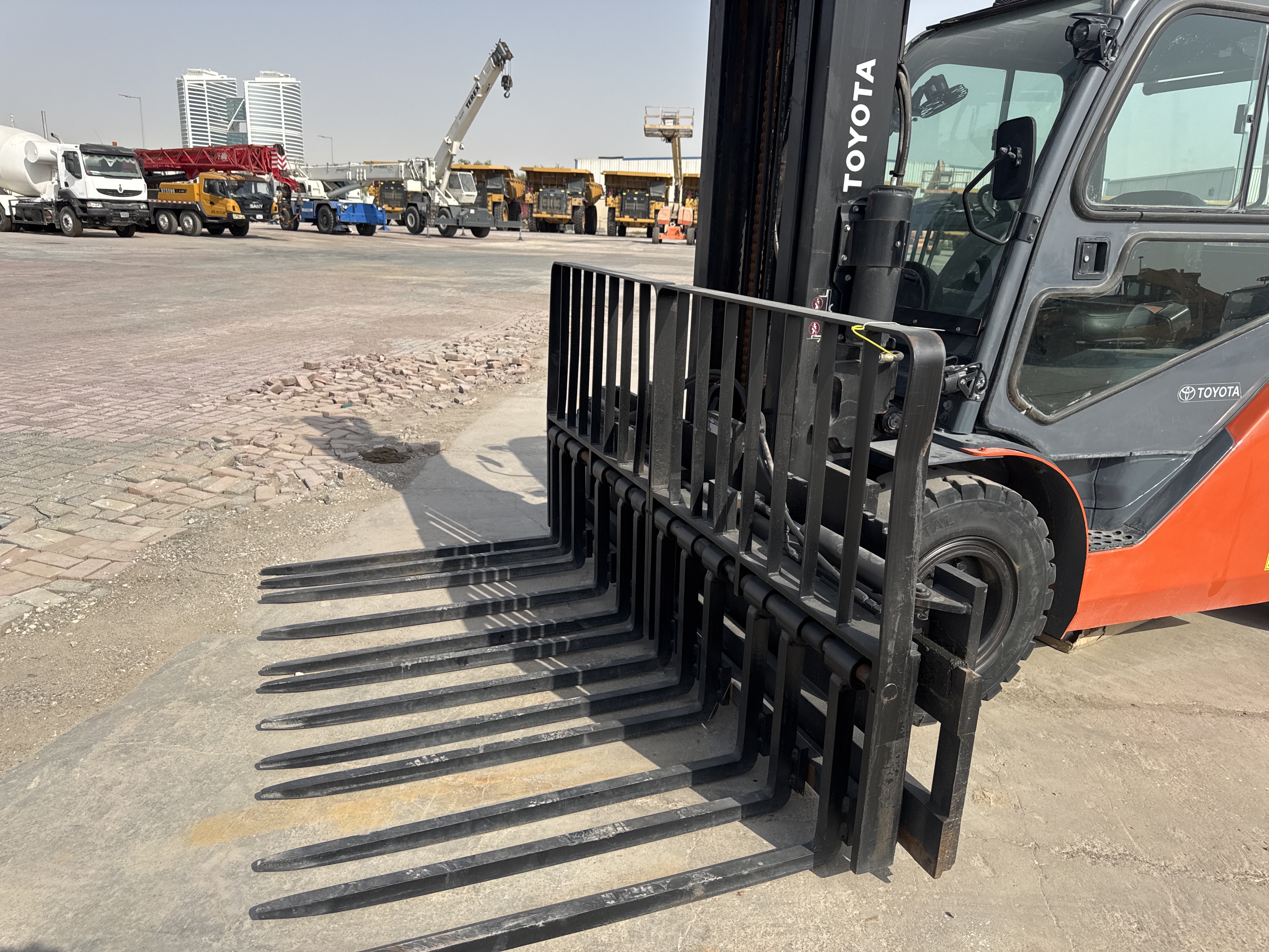 FLM-024-Toyota-8FD50U-Forklifts-inspection-Chassis-Carriage-1