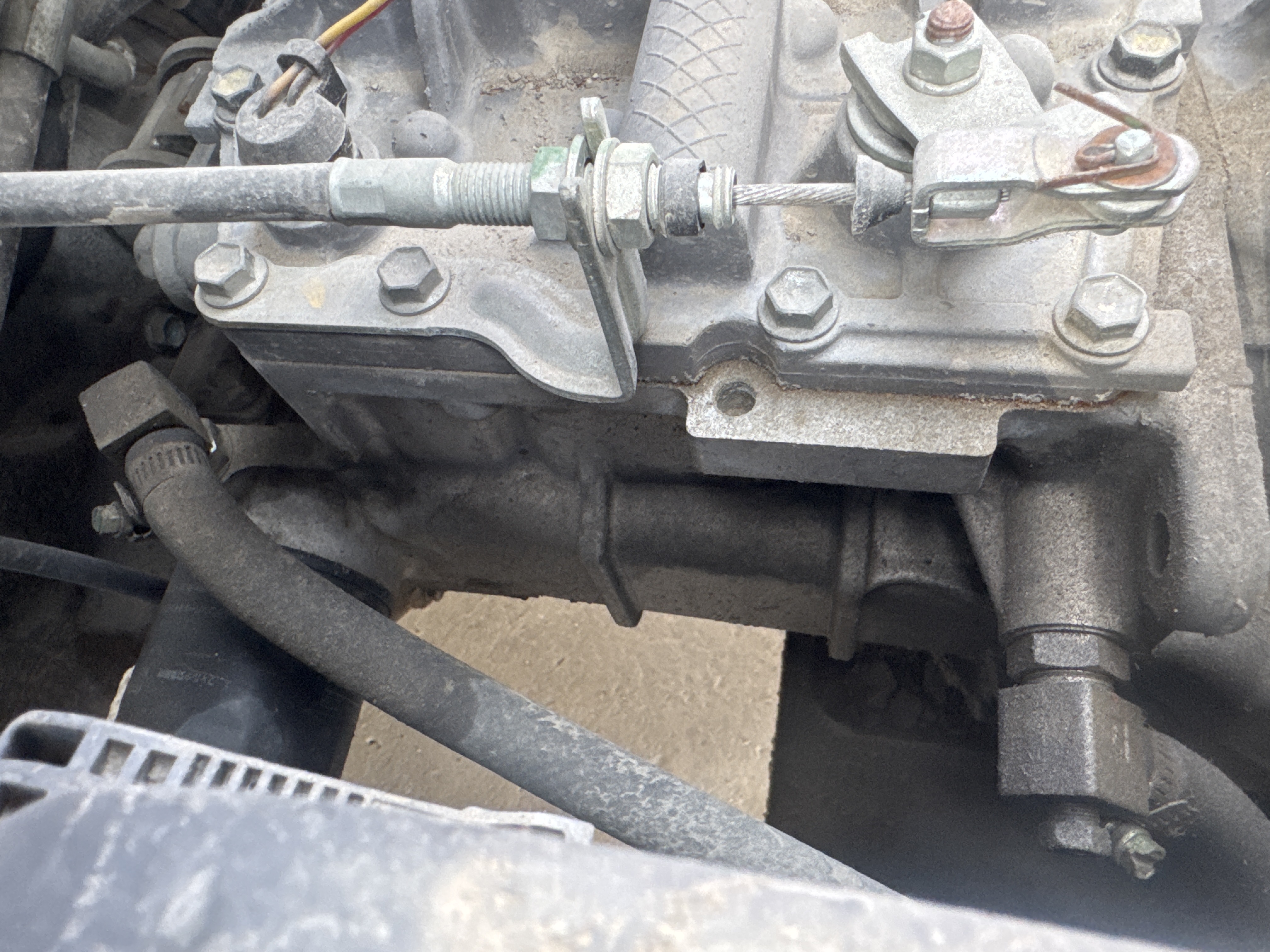 FLM-004-Toyota-8FDU25-Forklifts-inspection-Drive-system-Transmission-case-1