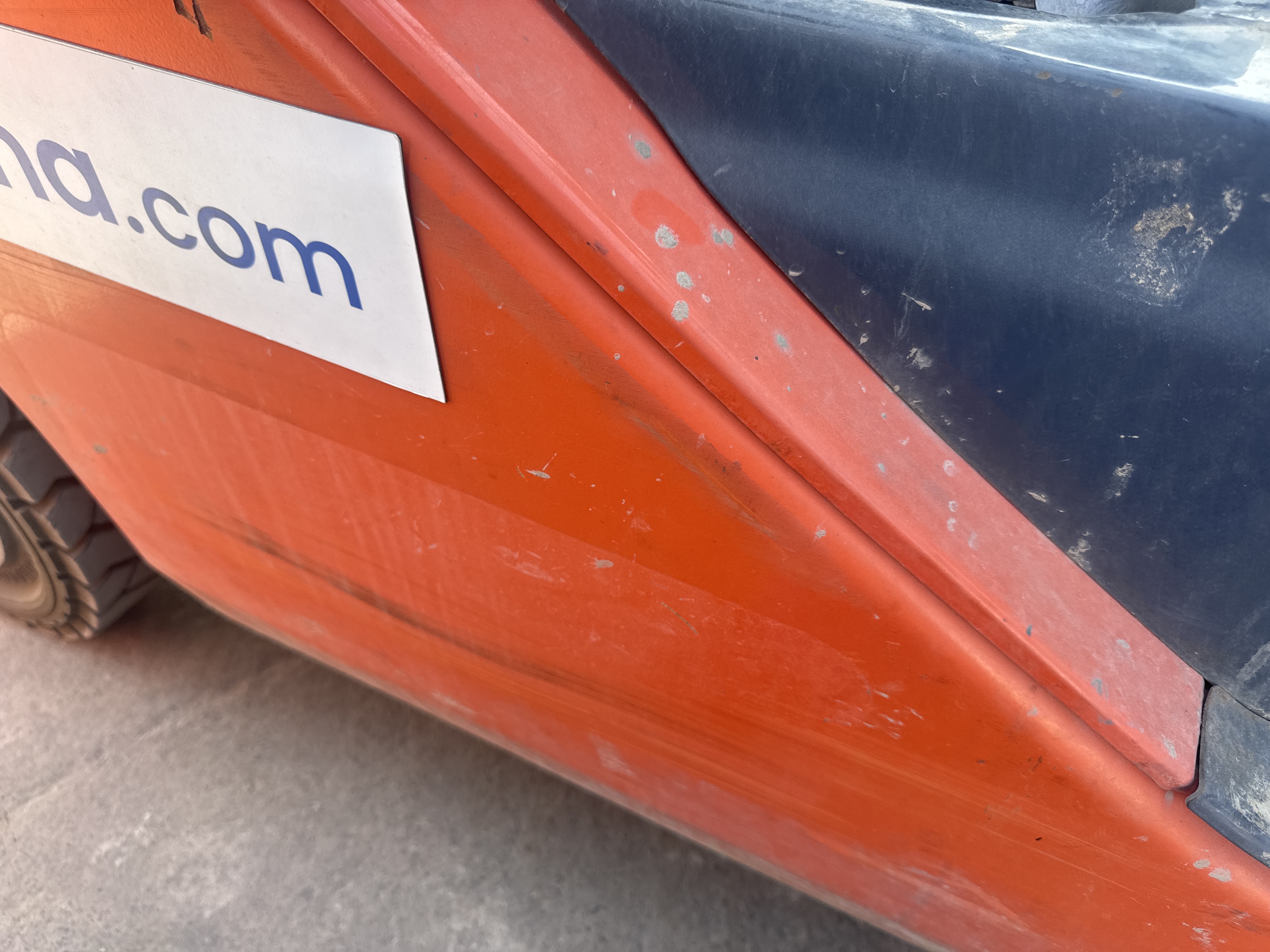 FLM-004-Toyota-8FDU25-Forklifts-inspection-Hydraulics-Hydraulic-Tank-1