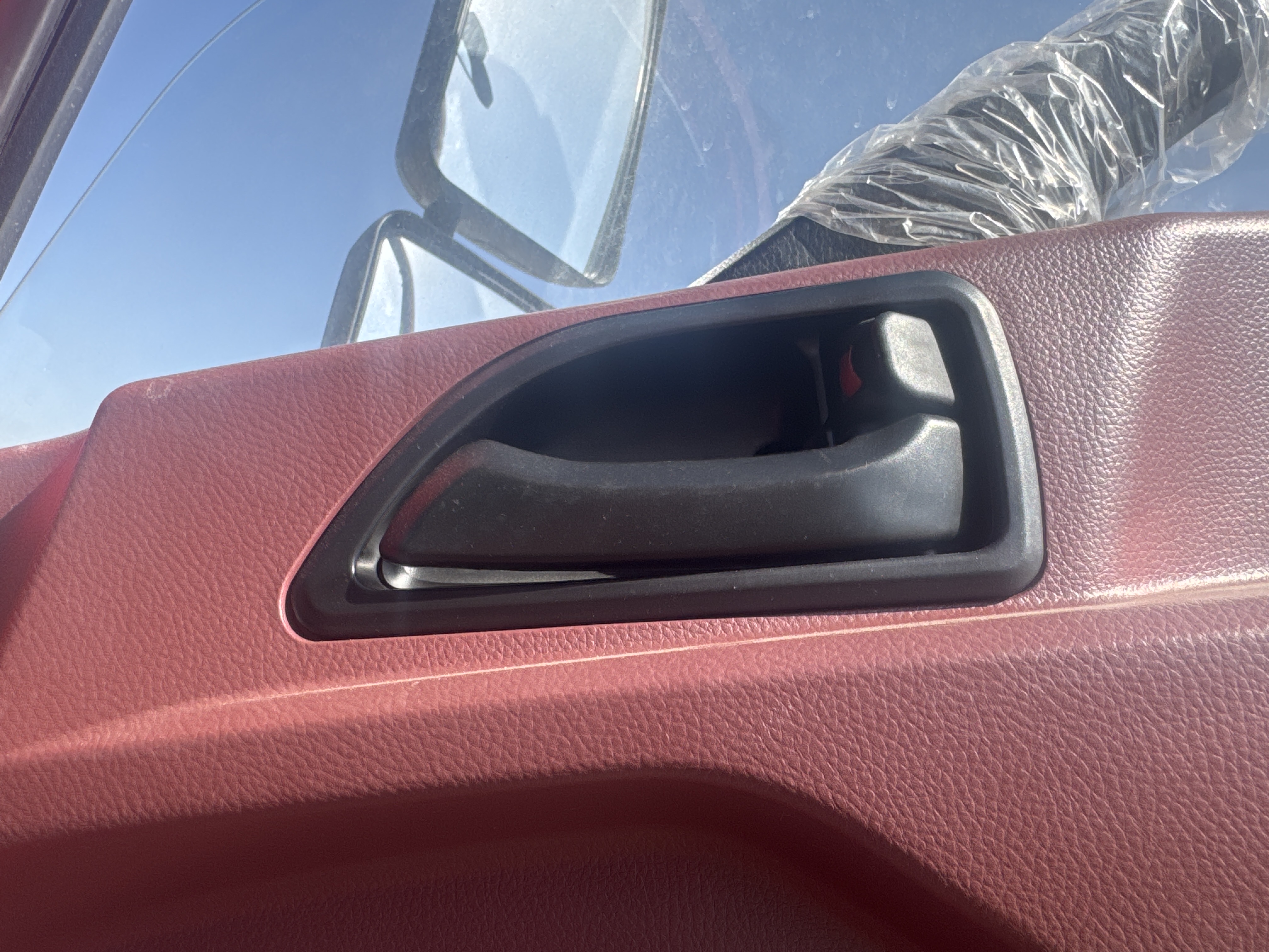 BTC-003-XCMG-SQZ200-Boom-truck-cranes-inspection-Cabin-Door-handles-1