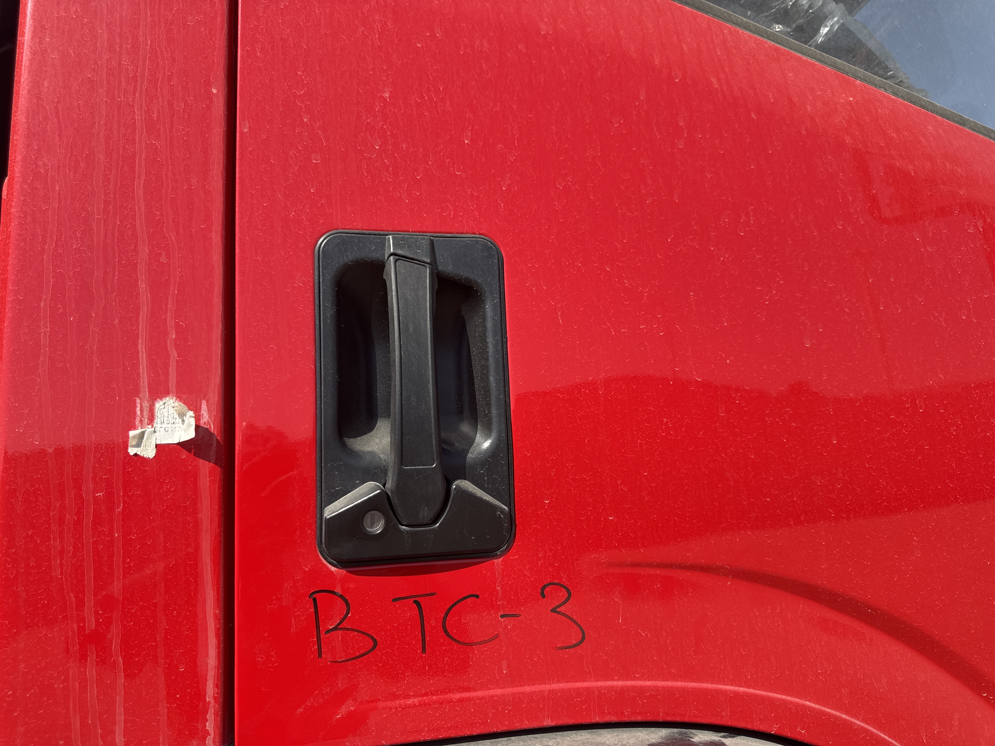 BTC-003-XCMG-SQZ200-Boom-truck-cranes-inspection-Cabin-Door-handles-1