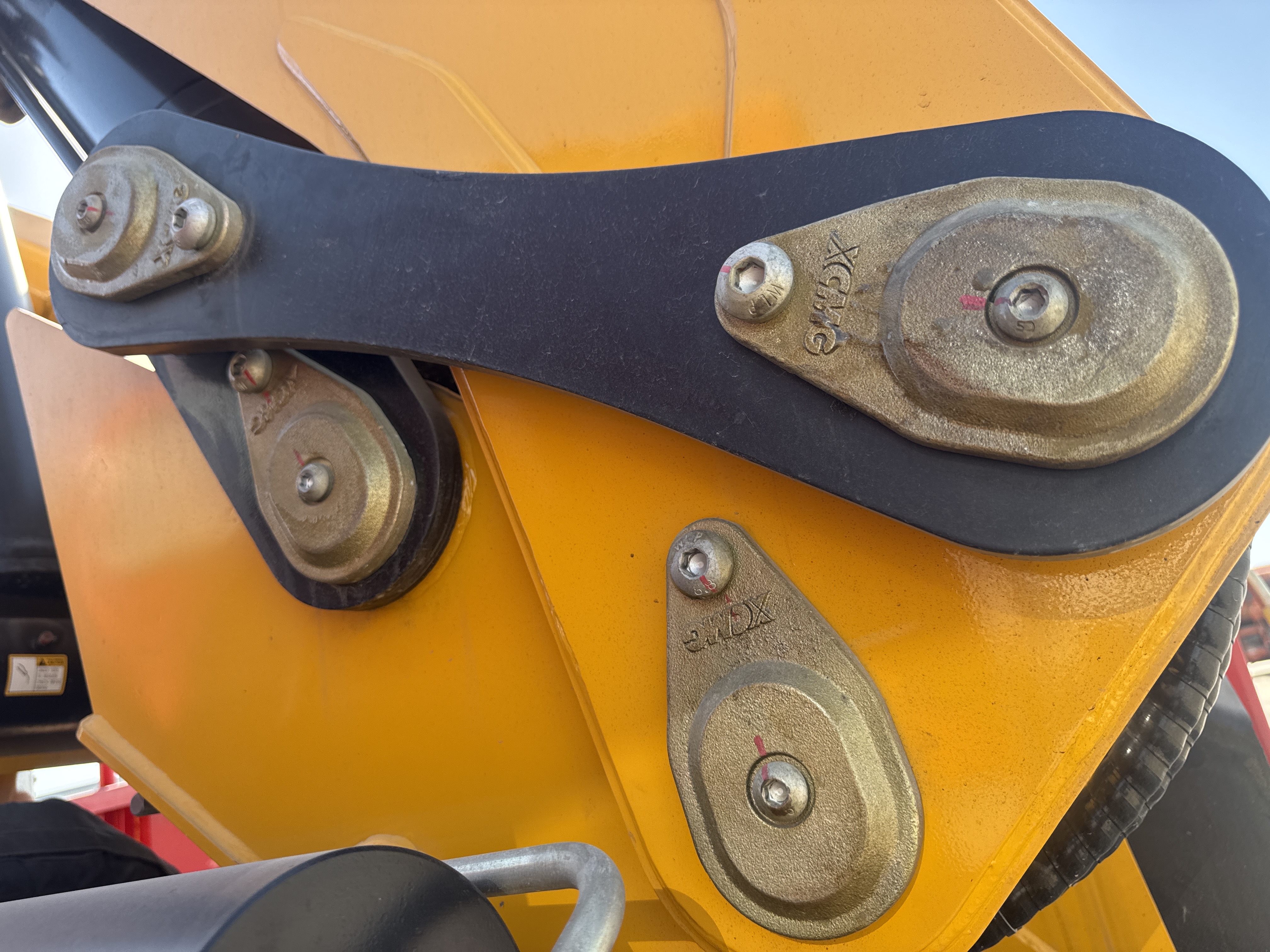 BTC-003-XCMG-SQZ200-Boom-truck-cranes-inspection-Chassis-Boom-base-pin-and-bushings-1