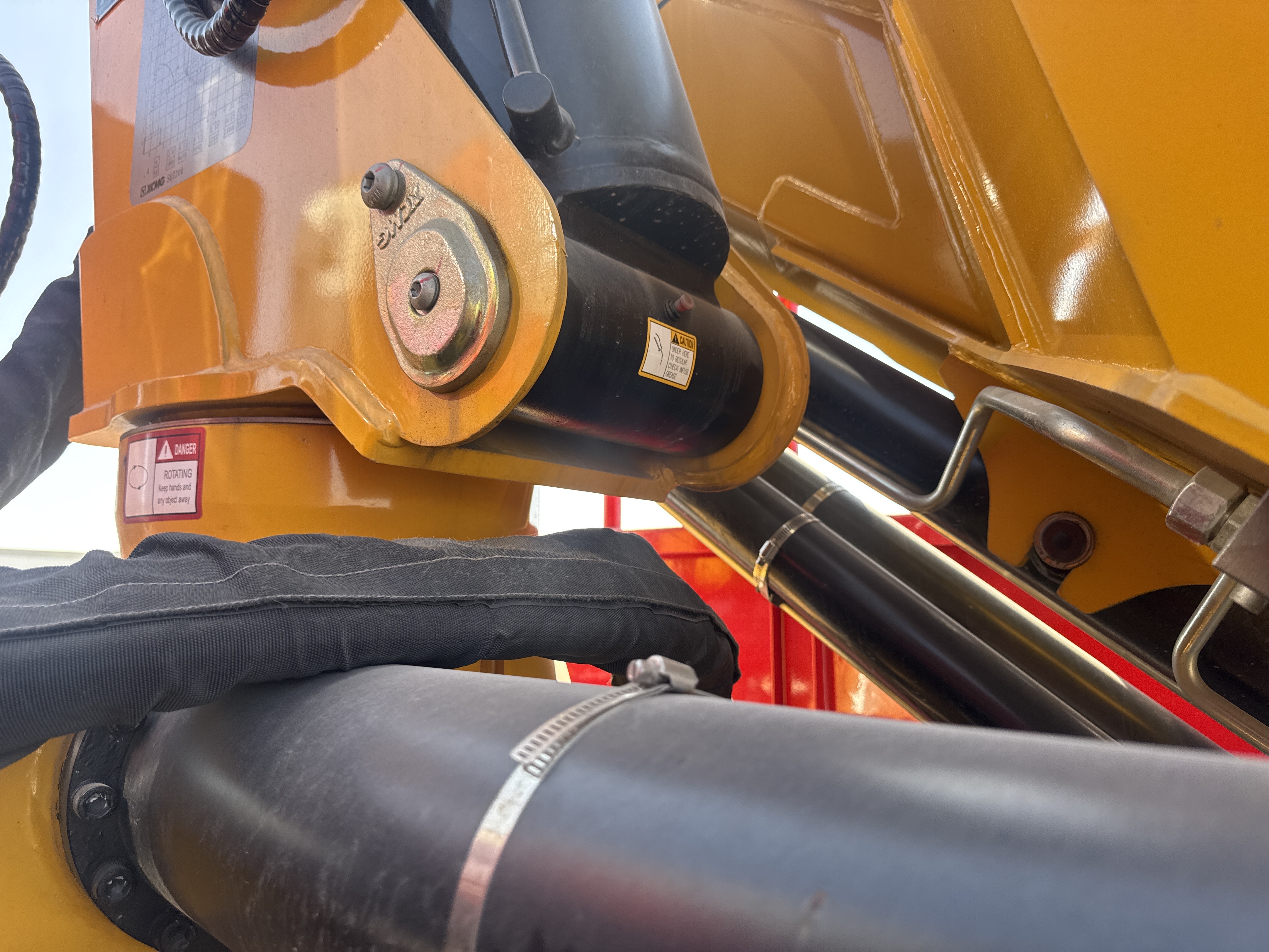 BTC-003-XCMG-SQZ200-Boom-truck-cranes-inspection-Chassis-Boom-base-pin-and-bushings-1