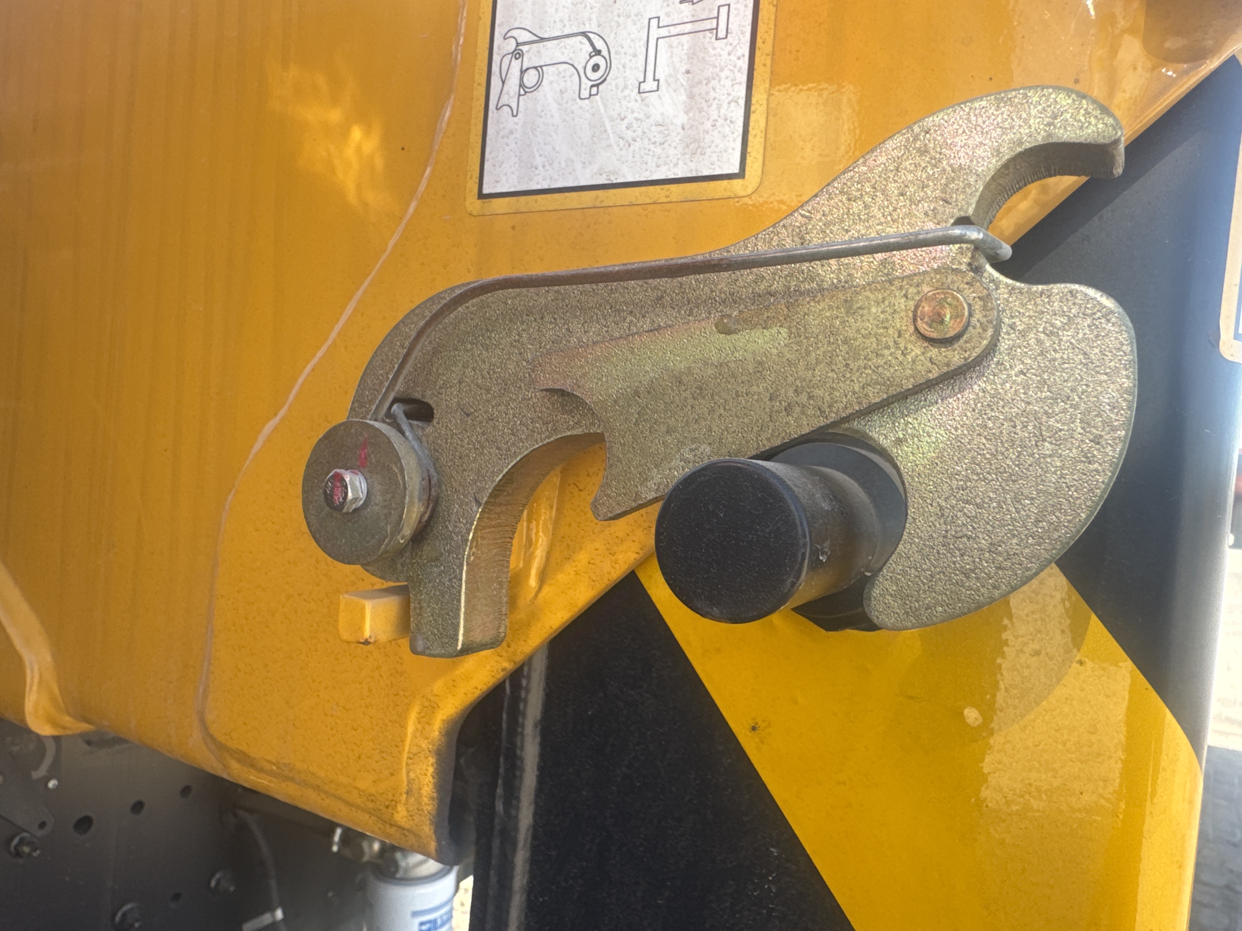 BTC-003-XCMG-SQZ200-Boom-truck-cranes-inspection-Chassis-Boom-base-pin-and-bushings-1